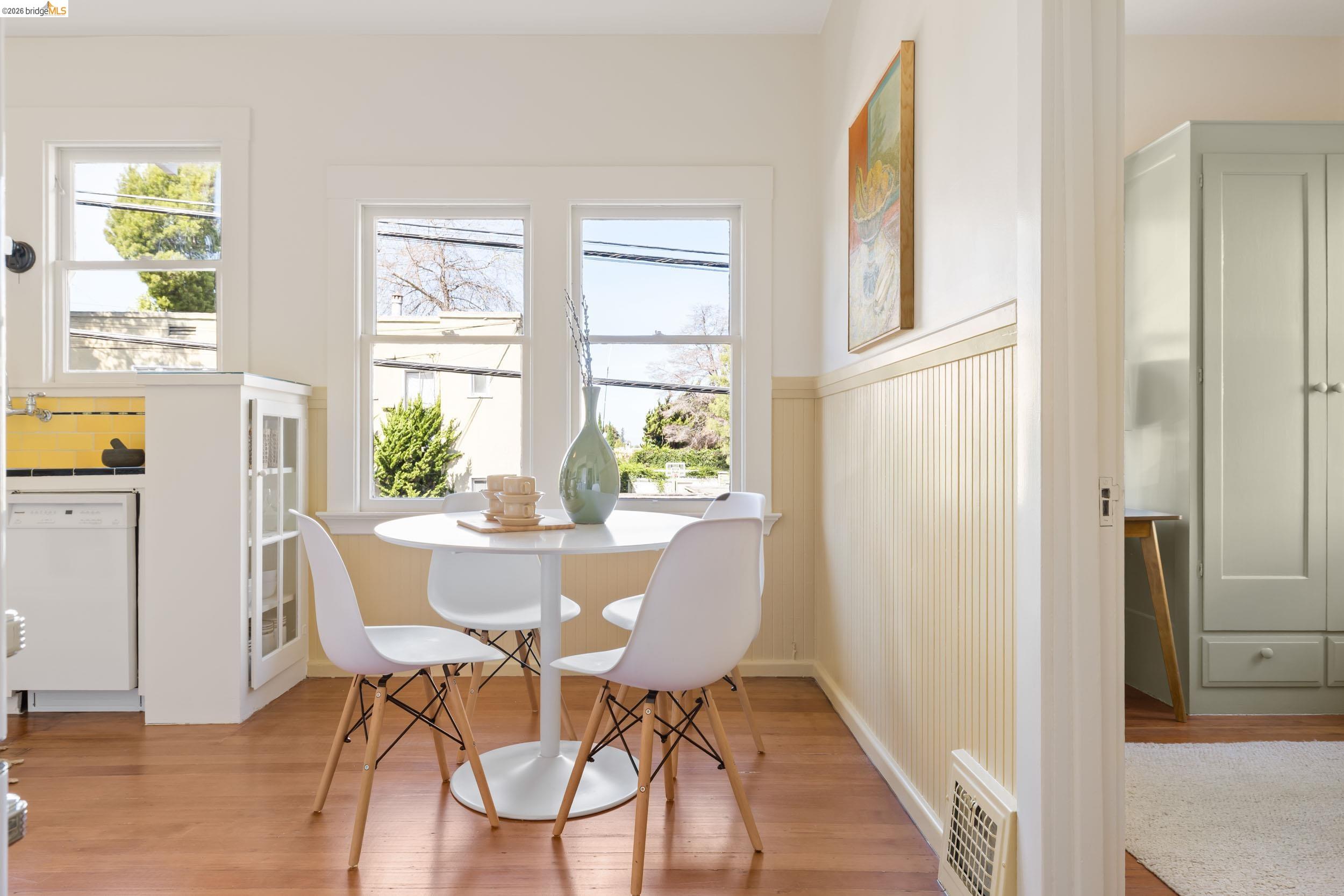 Detail Gallery Image 16 of 34 For 248 Mather St, Oakland,  CA 94611 - 3 Beds | 2/1 Baths