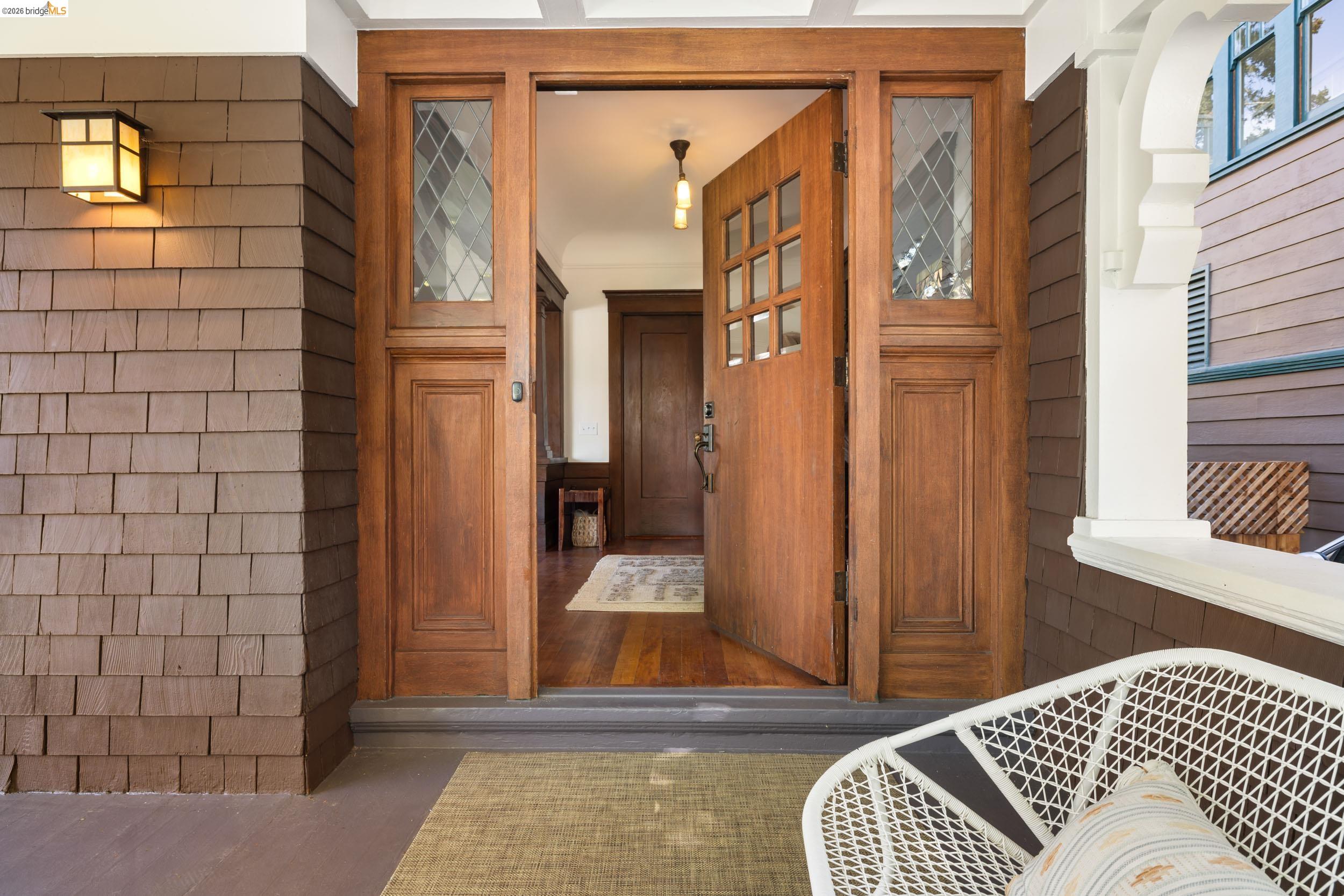 Detail Gallery Image 3 of 34 For 248 Mather St, Oakland,  CA 94611 - 3 Beds | 2/1 Baths