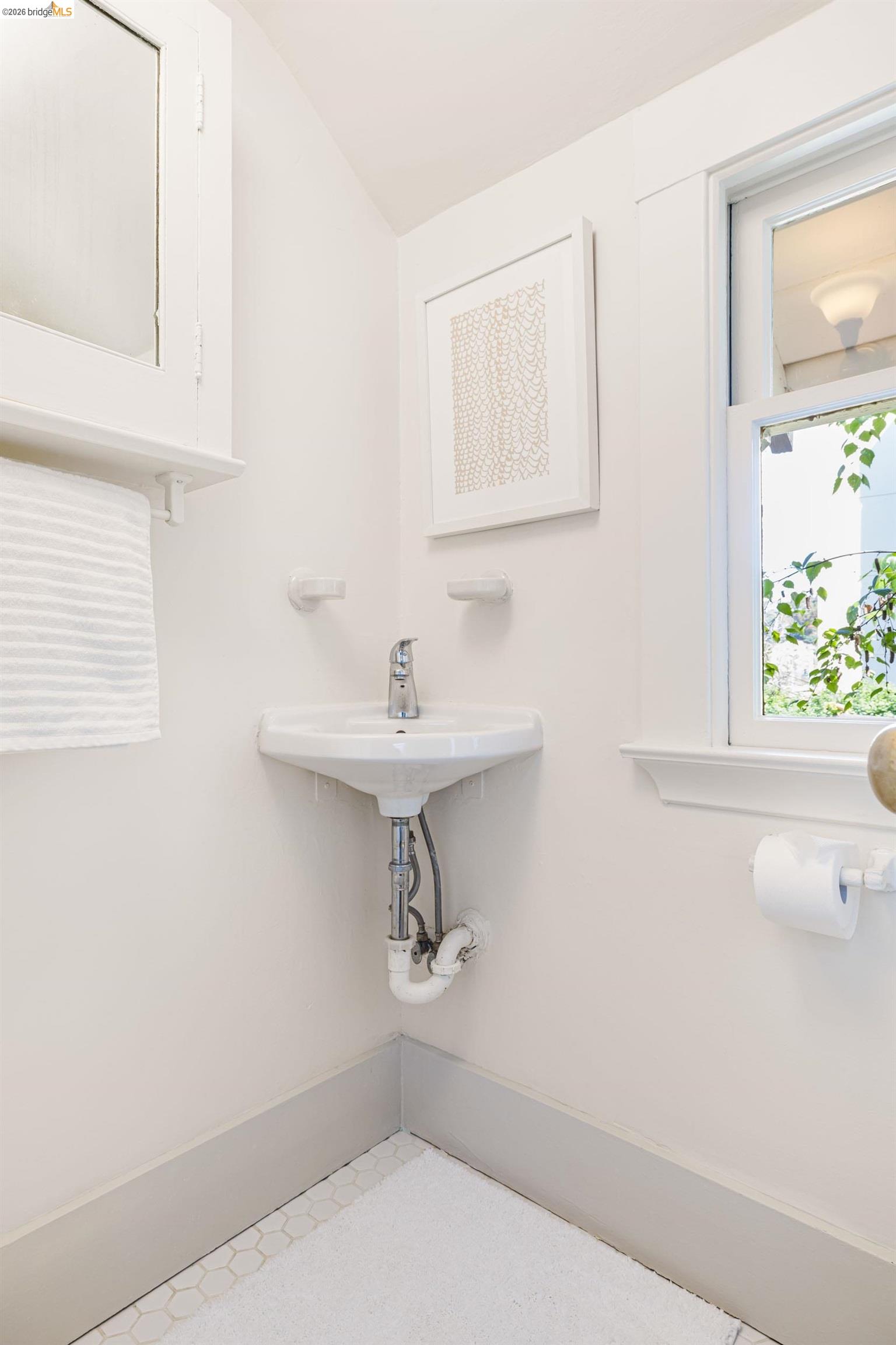 Detail Gallery Image 23 of 34 For 248 Mather St, Oakland,  CA 94611 - 3 Beds | 2/1 Baths