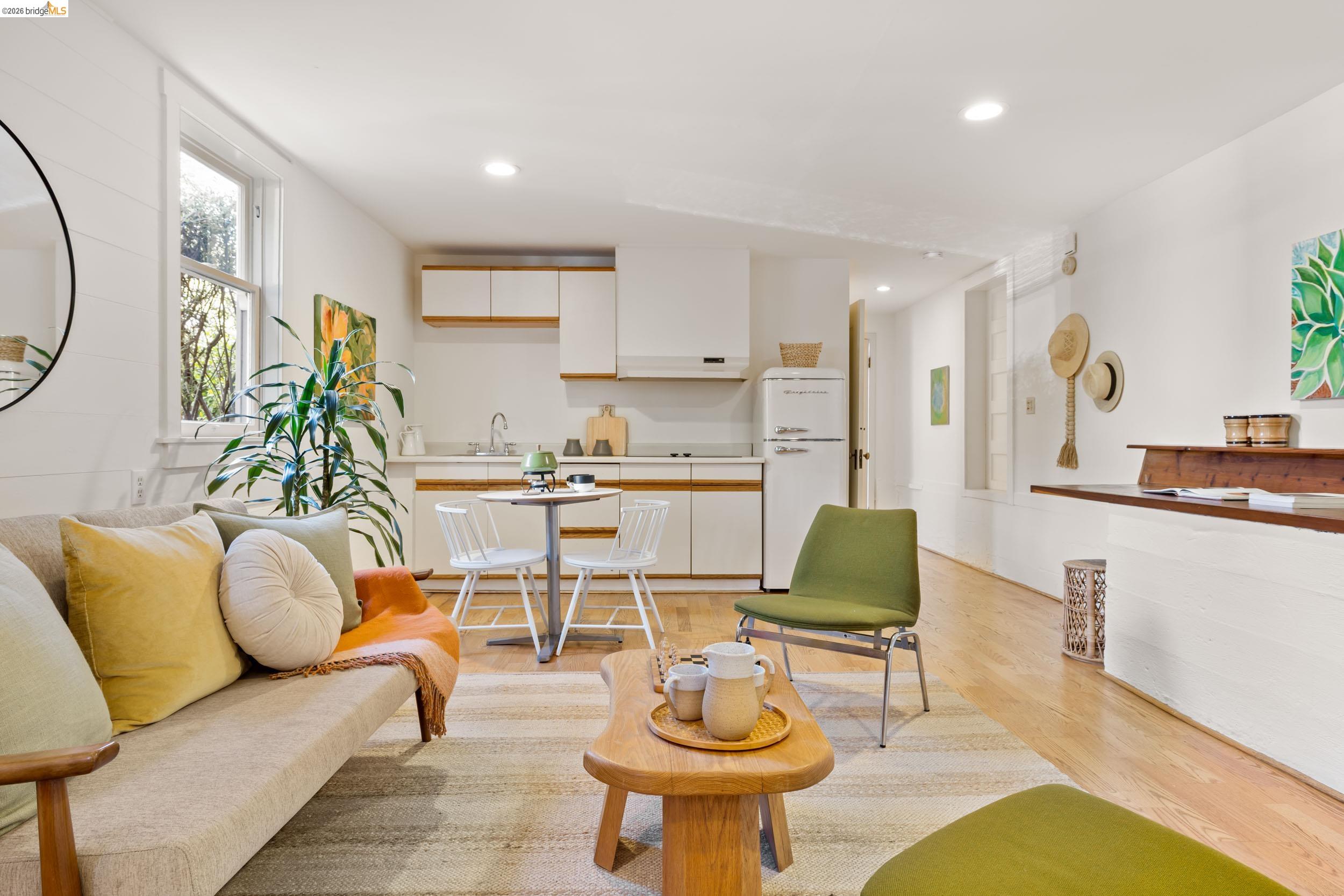 Detail Gallery Image 28 of 34 For 248 Mather St, Oakland,  CA 94611 - 3 Beds | 2/1 Baths