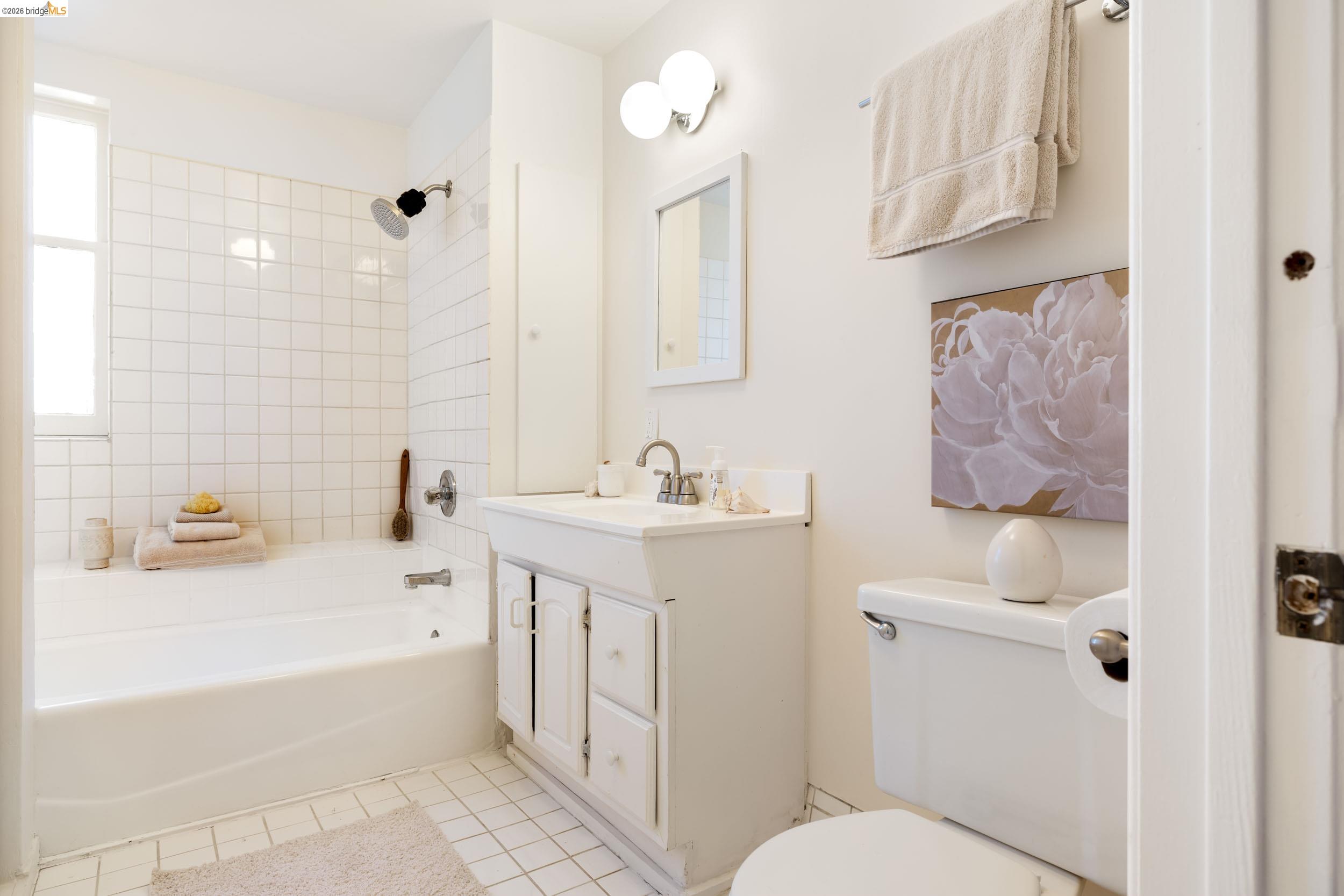 Detail Gallery Image 31 of 34 For 248 Mather St, Oakland,  CA 94611 - 3 Beds | 2/1 Baths