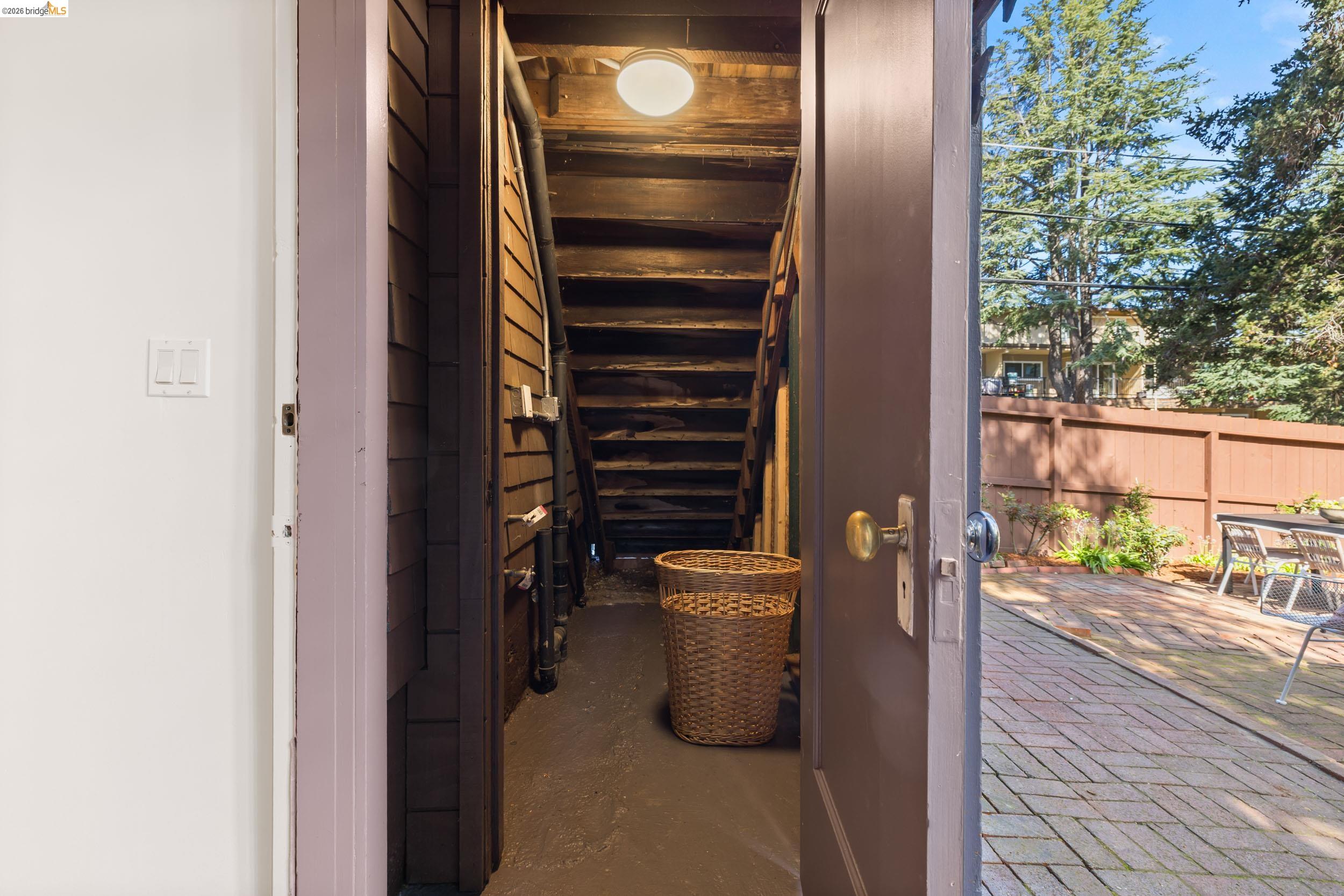 Detail Gallery Image 32 of 34 For 248 Mather St, Oakland,  CA 94611 - 3 Beds | 2/1 Baths