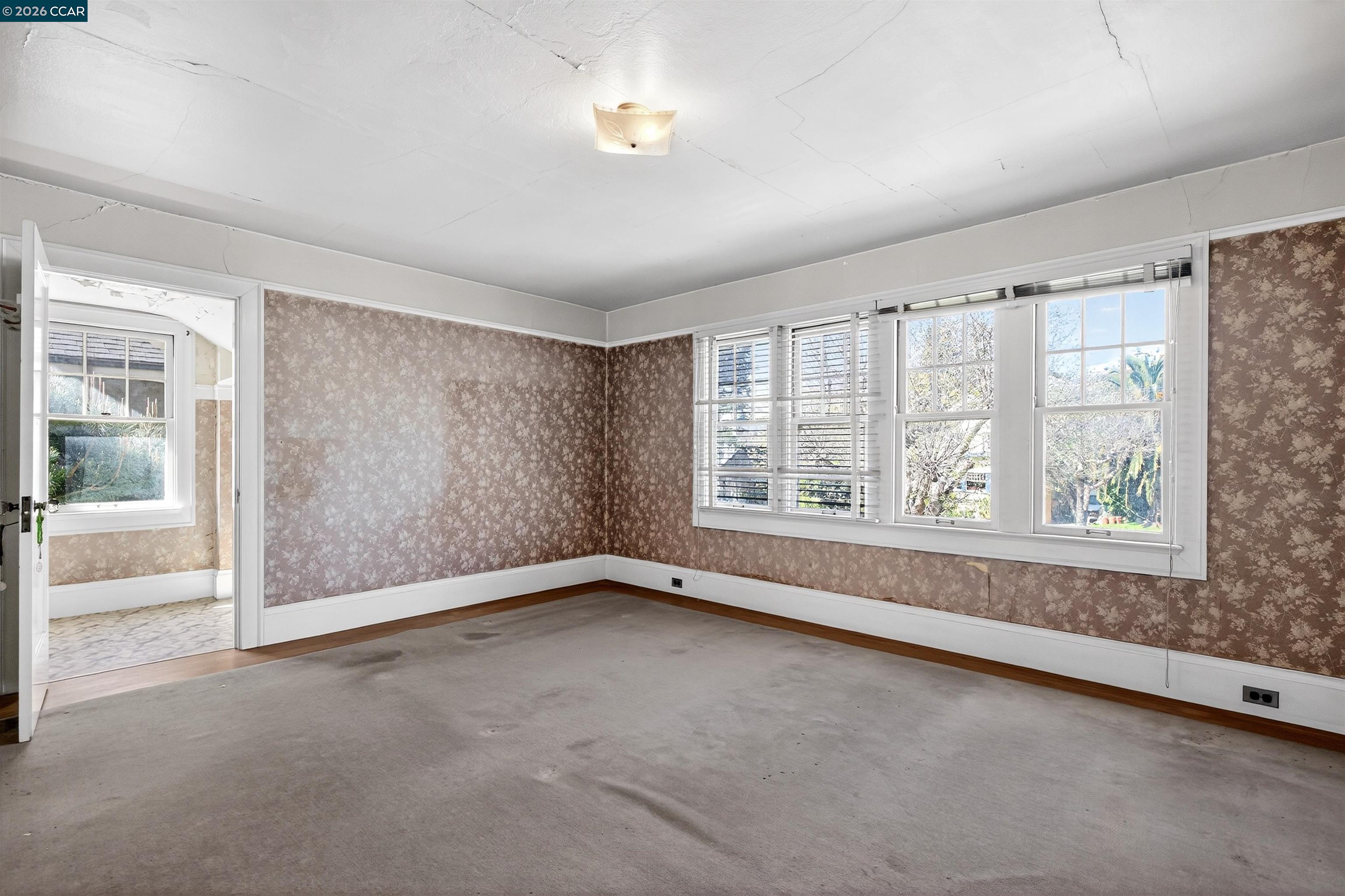 Detail Gallery Image 13 of 37 For 3824 Lakeshore Ave, Oakland,  CA 94610 - 4 Beds | 2 Baths