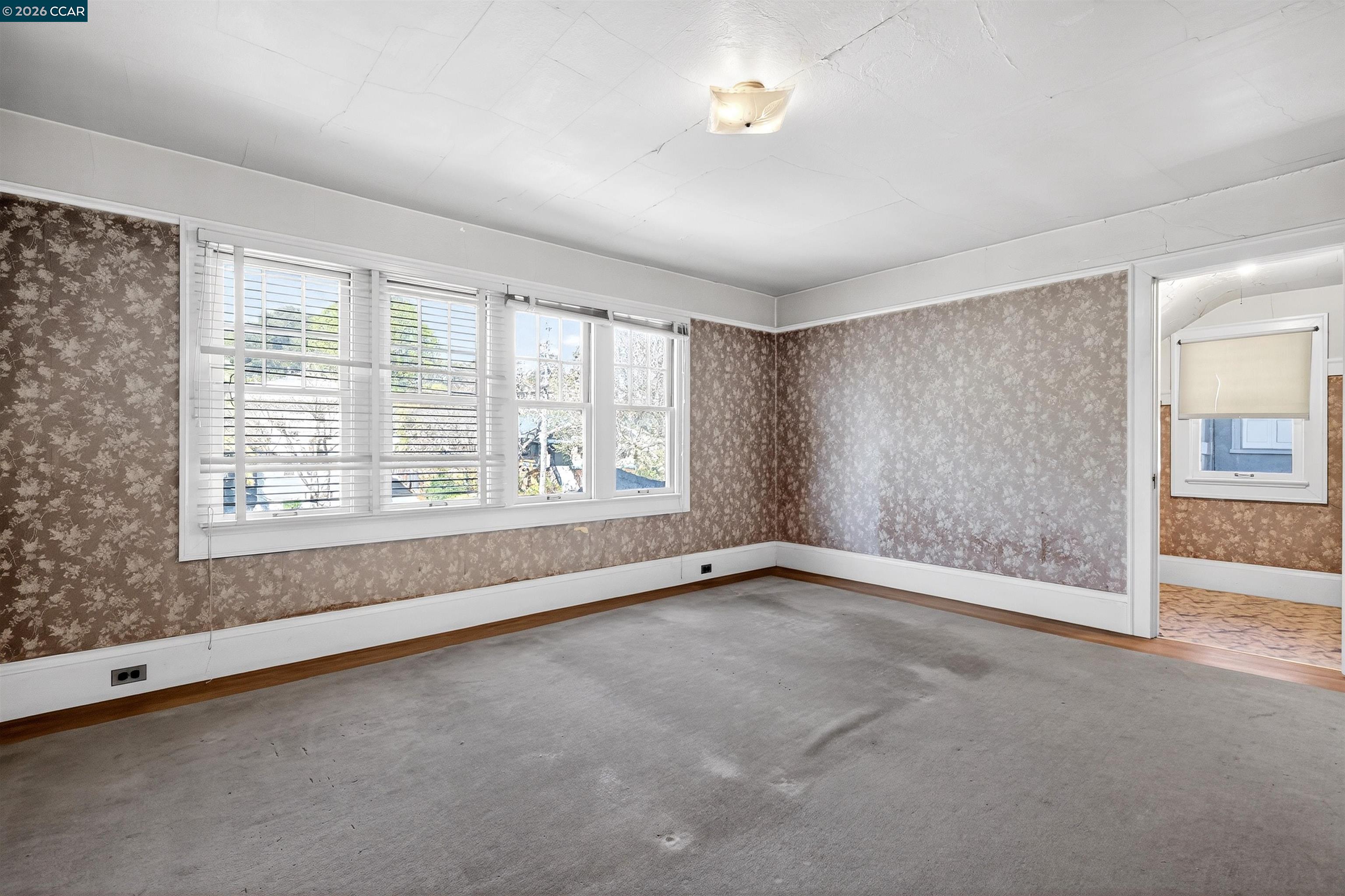 Detail Gallery Image 14 of 37 For 3824 Lakeshore Ave, Oakland,  CA 94610 - 4 Beds | 2 Baths