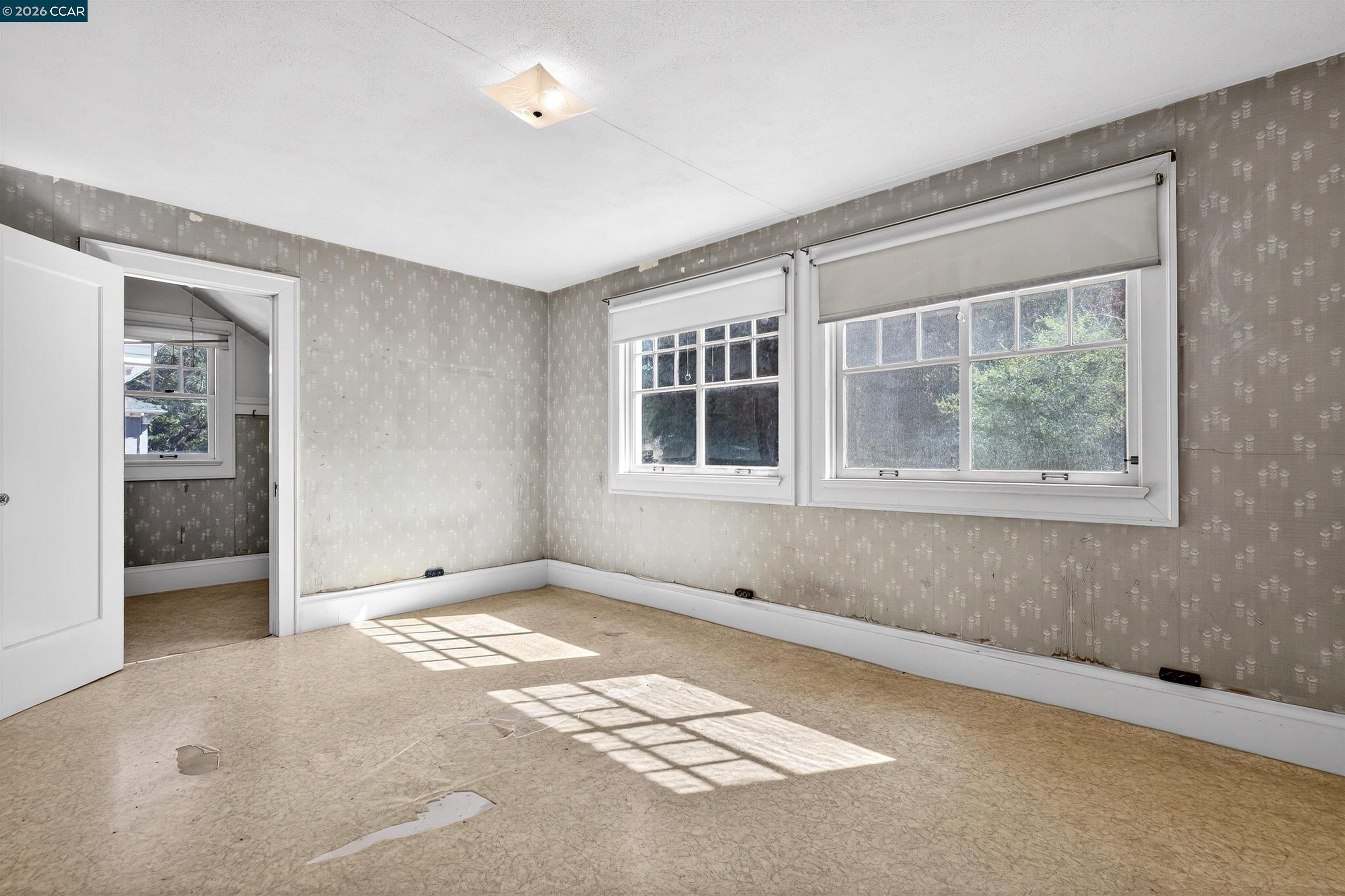 Detail Gallery Image 19 of 37 For 3824 Lakeshore Ave, Oakland,  CA 94610 - 4 Beds | 2 Baths