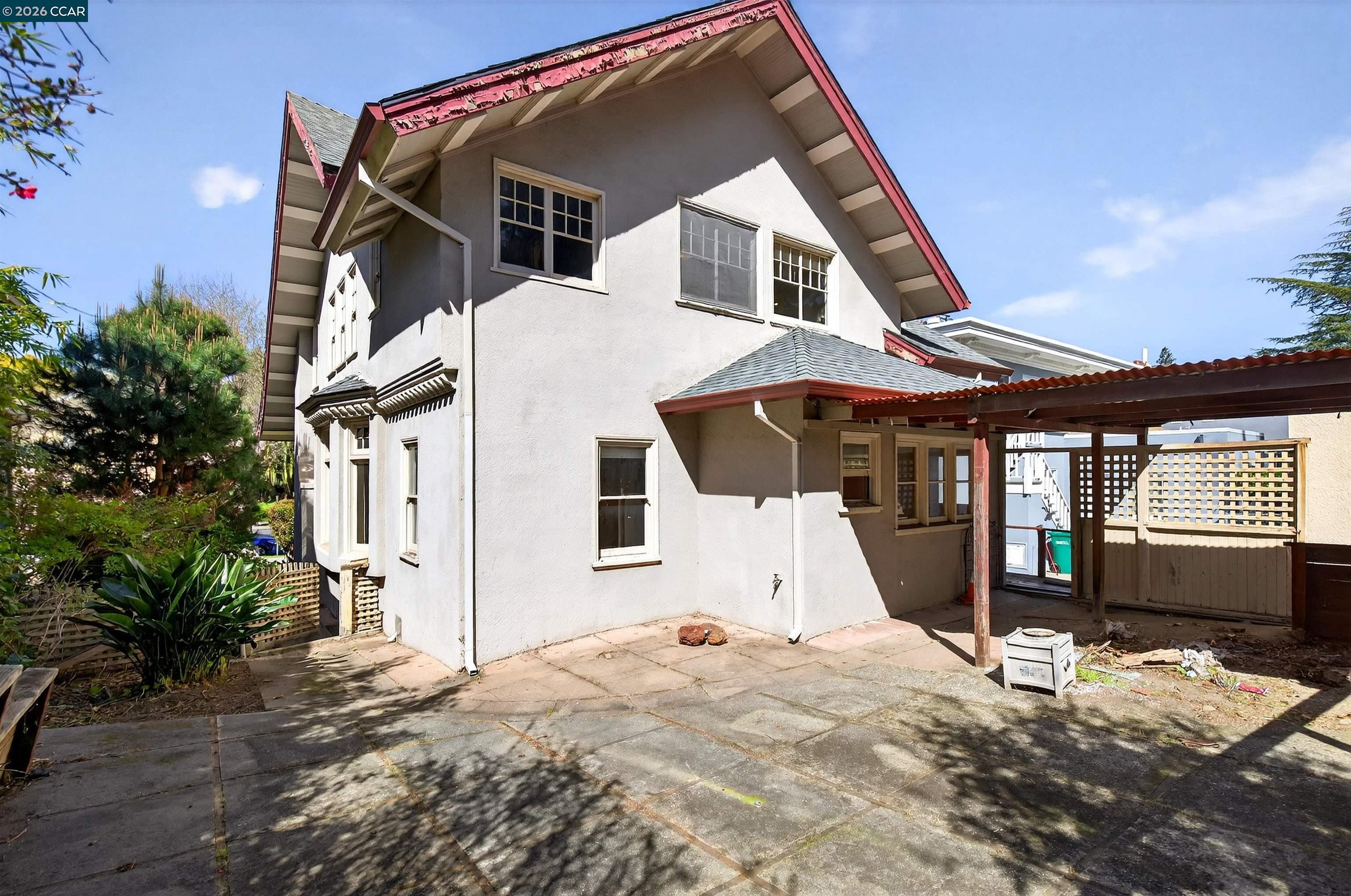 Detail Gallery Image 23 of 37 For 3824 Lakeshore Ave, Oakland,  CA 94610 - 4 Beds | 2 Baths