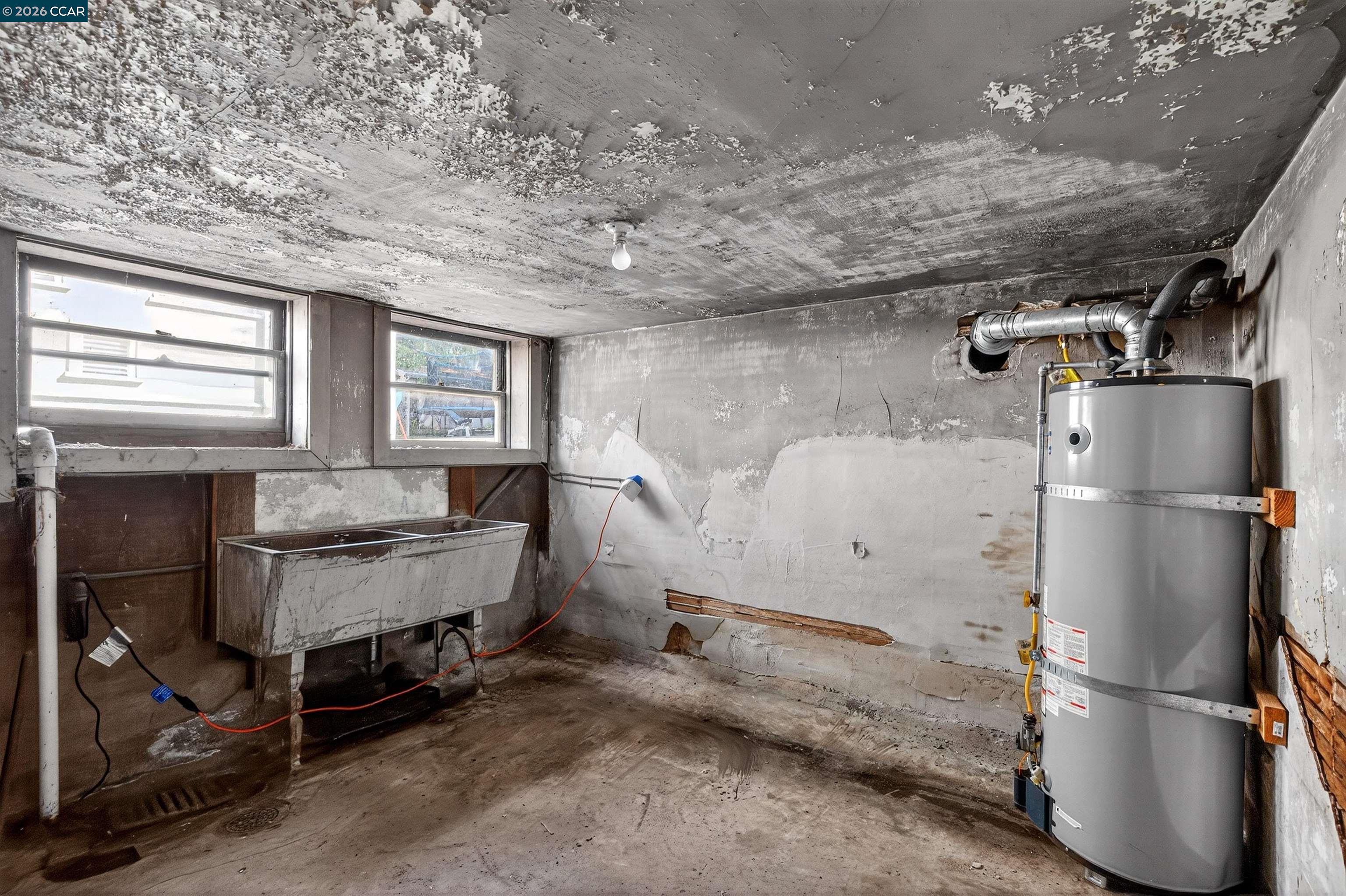 Detail Gallery Image 25 of 37 For 3824 Lakeshore Ave, Oakland,  CA 94610 - 4 Beds | 2 Baths