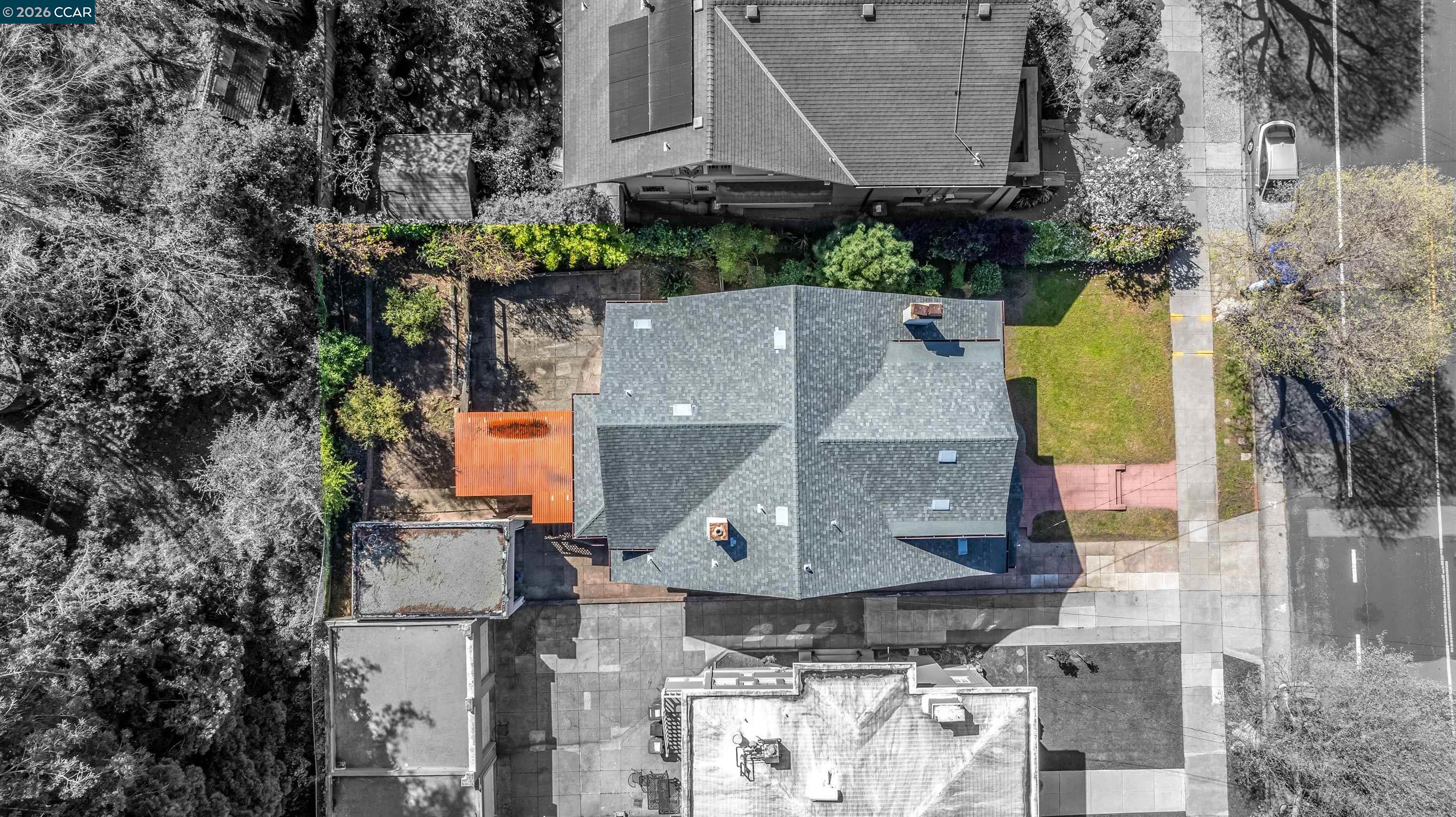 Detail Gallery Image 29 of 37 For 3824 Lakeshore Ave, Oakland,  CA 94610 - 4 Beds | 2 Baths