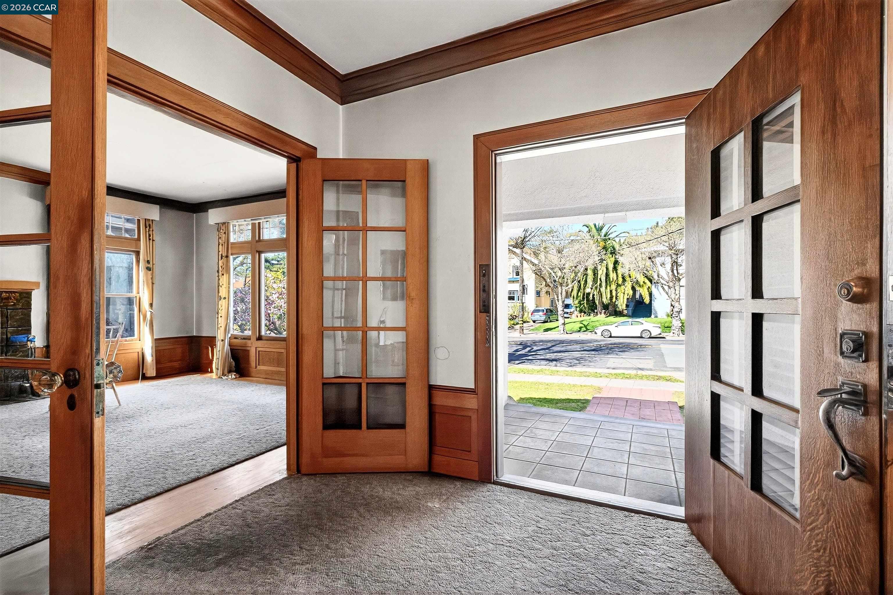 Detail Gallery Image 3 of 37 For 3824 Lakeshore Ave, Oakland,  CA 94610 - 4 Beds | 2 Baths