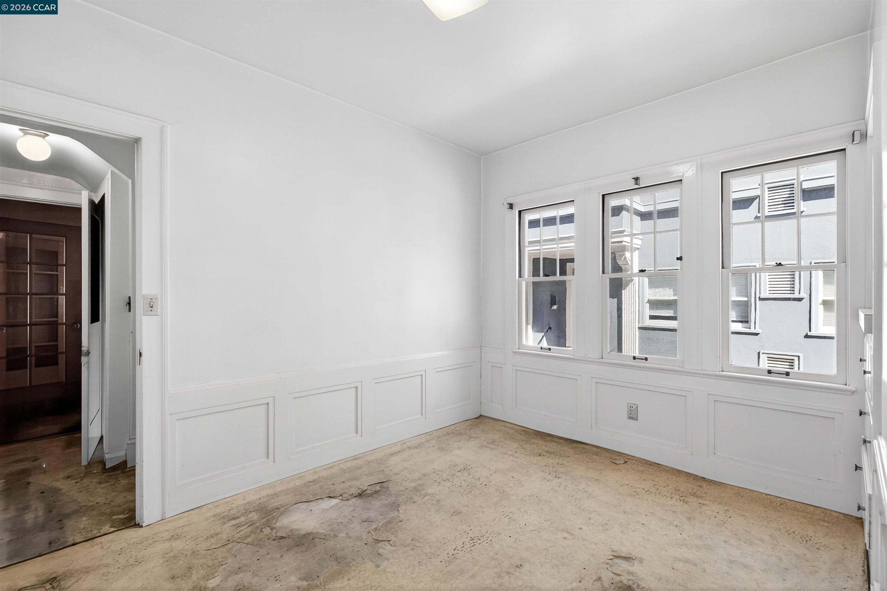 Detail Gallery Image 9 of 37 For 3824 Lakeshore Ave, Oakland,  CA 94610 - 4 Beds | 2 Baths