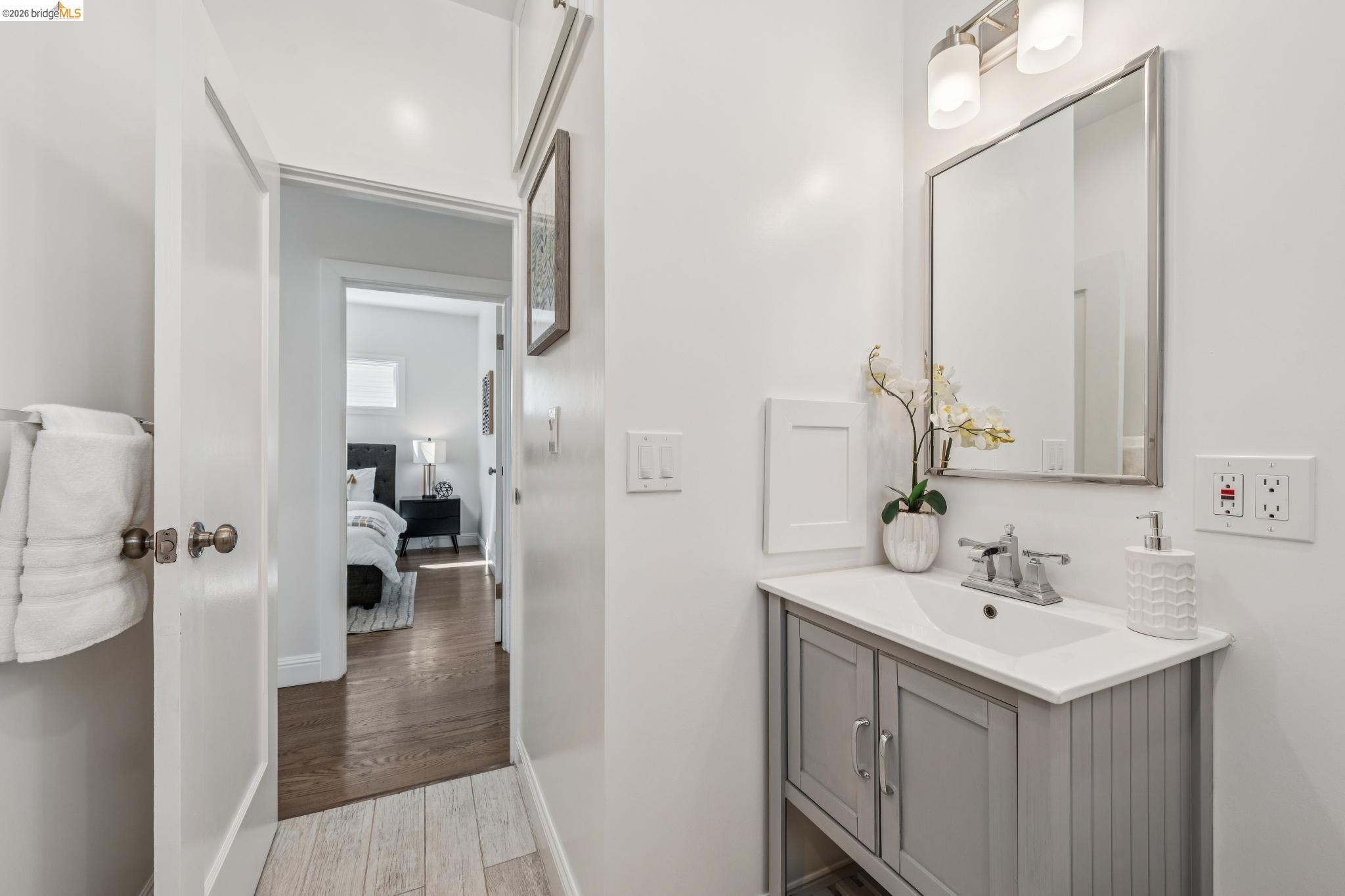 Detail Gallery Image 14 of 47 For 2012 Chestnut St, Oakland,  CA 94607 - 5 Beds | 4 Baths