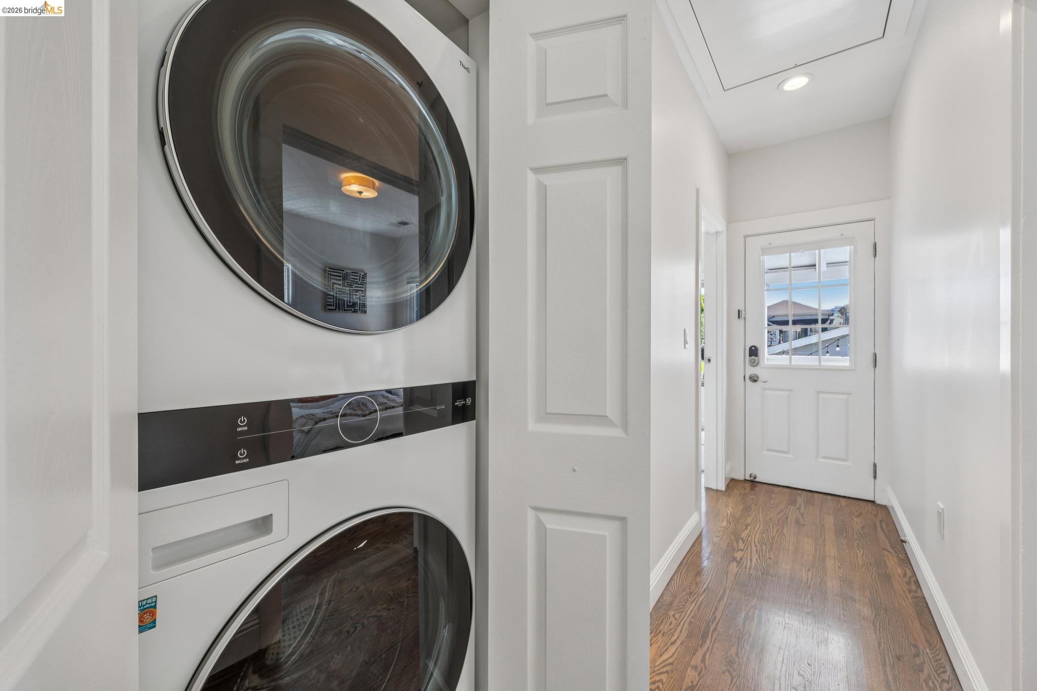 Detail Gallery Image 15 of 47 For 2012 Chestnut St, Oakland,  CA 94607 - 5 Beds | 4 Baths