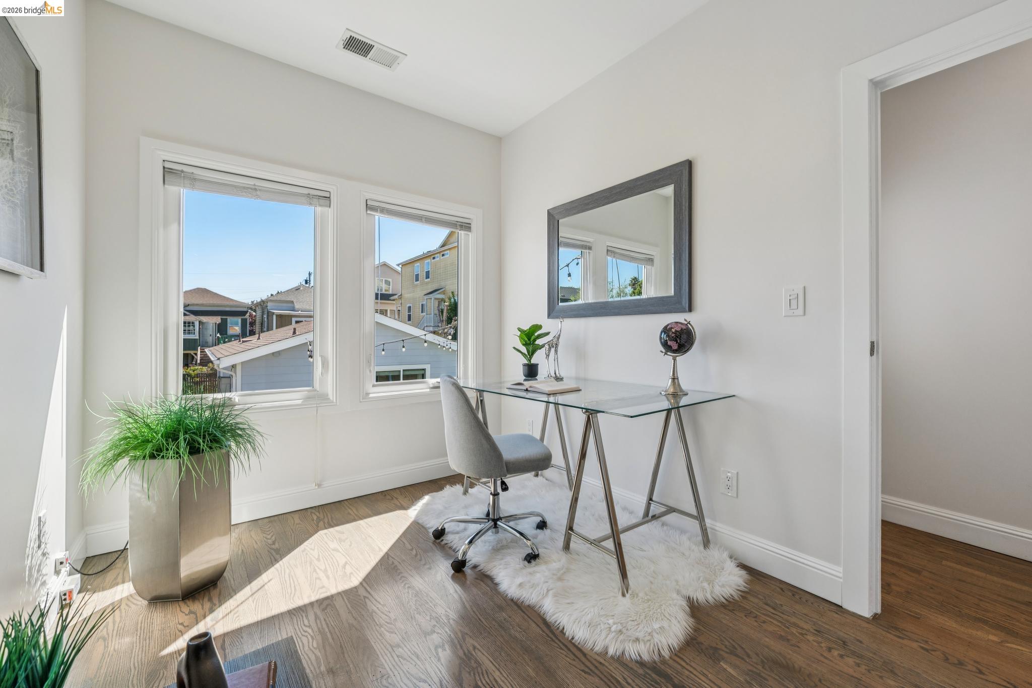 Detail Gallery Image 17 of 47 For 2012 Chestnut St, Oakland,  CA 94607 - 5 Beds | 4 Baths