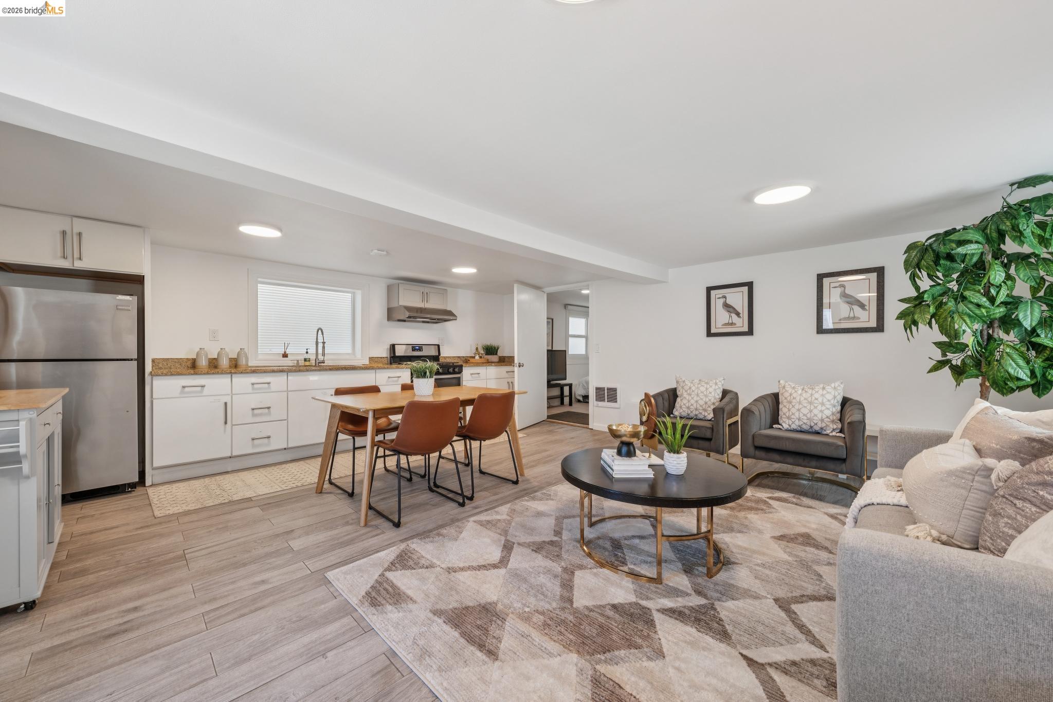 Detail Gallery Image 19 of 47 For 2012 Chestnut St, Oakland,  CA 94607 - 5 Beds | 4 Baths