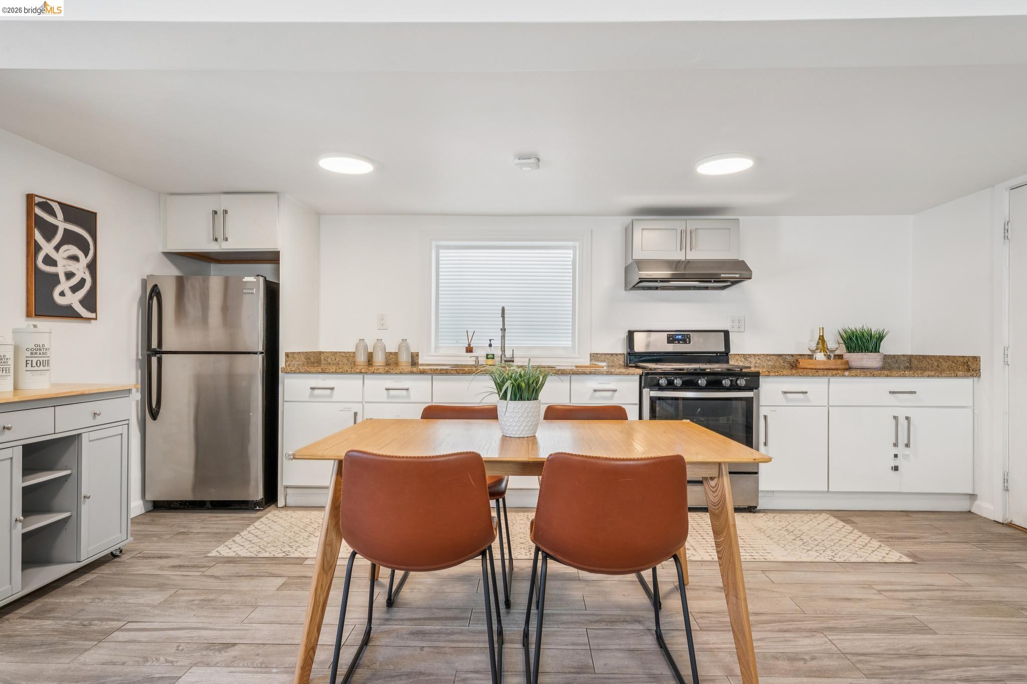 Detail Gallery Image 20 of 47 For 2012 Chestnut St, Oakland,  CA 94607 - 5 Beds | 4 Baths