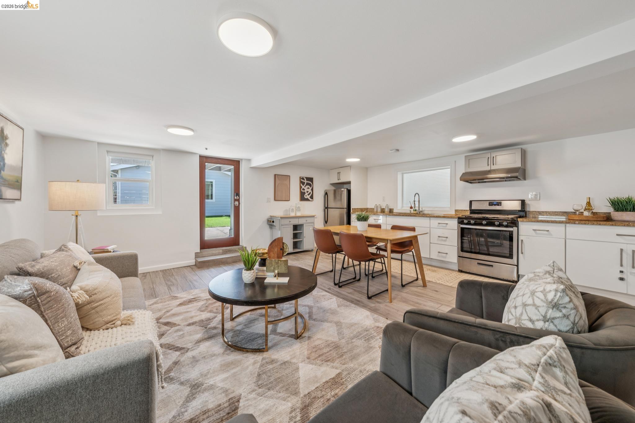 Detail Gallery Image 21 of 47 For 2012 Chestnut St, Oakland,  CA 94607 - 5 Beds | 4 Baths