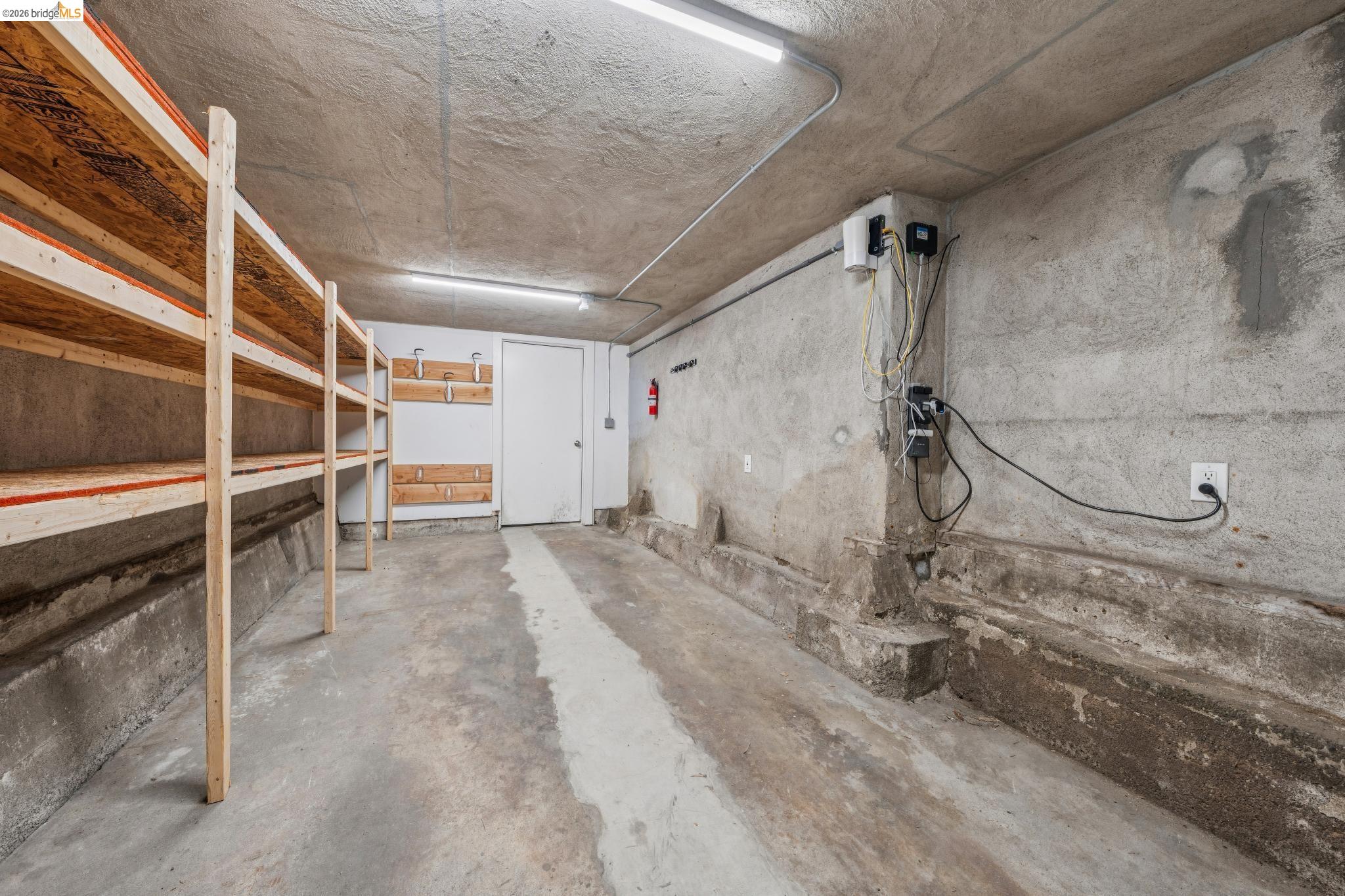 Detail Gallery Image 28 of 47 For 2012 Chestnut St, Oakland,  CA 94607 - 5 Beds | 4 Baths