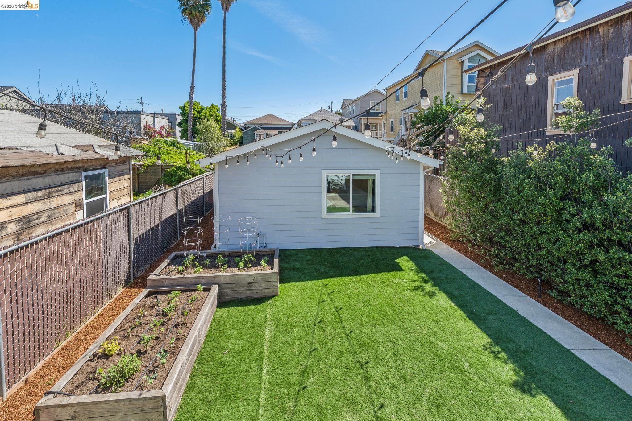 Detail Gallery Image 29 of 47 For 2012 Chestnut St, Oakland,  CA 94607 - 5 Beds | 4 Baths