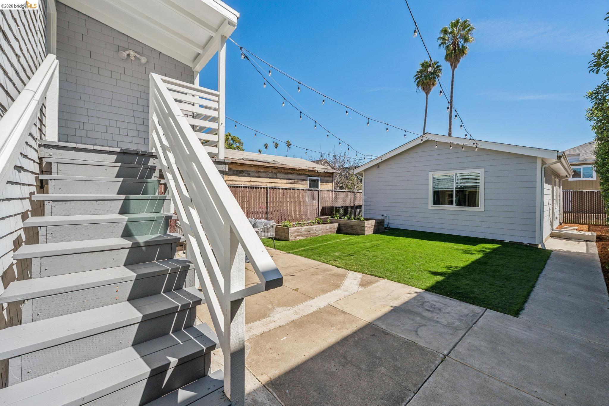 Detail Gallery Image 30 of 47 For 2012 Chestnut St, Oakland,  CA 94607 - 5 Beds | 4 Baths