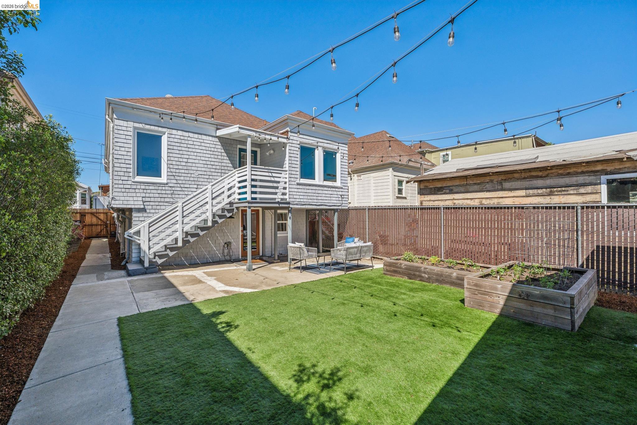 Detail Gallery Image 32 of 47 For 2012 Chestnut St, Oakland,  CA 94607 - 5 Beds | 4 Baths