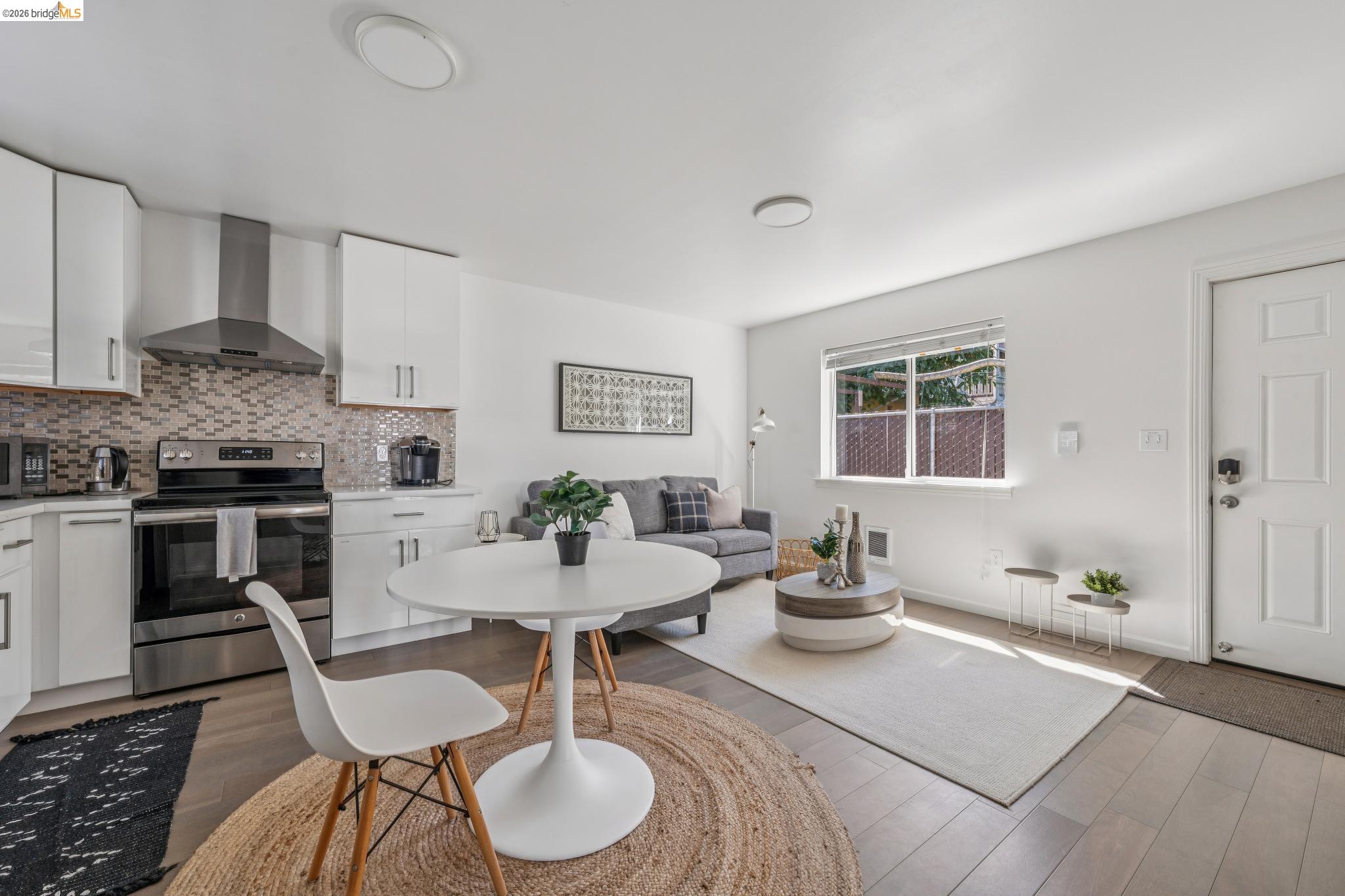 Detail Gallery Image 34 of 47 For 2012 Chestnut St, Oakland,  CA 94607 - 5 Beds | 4 Baths