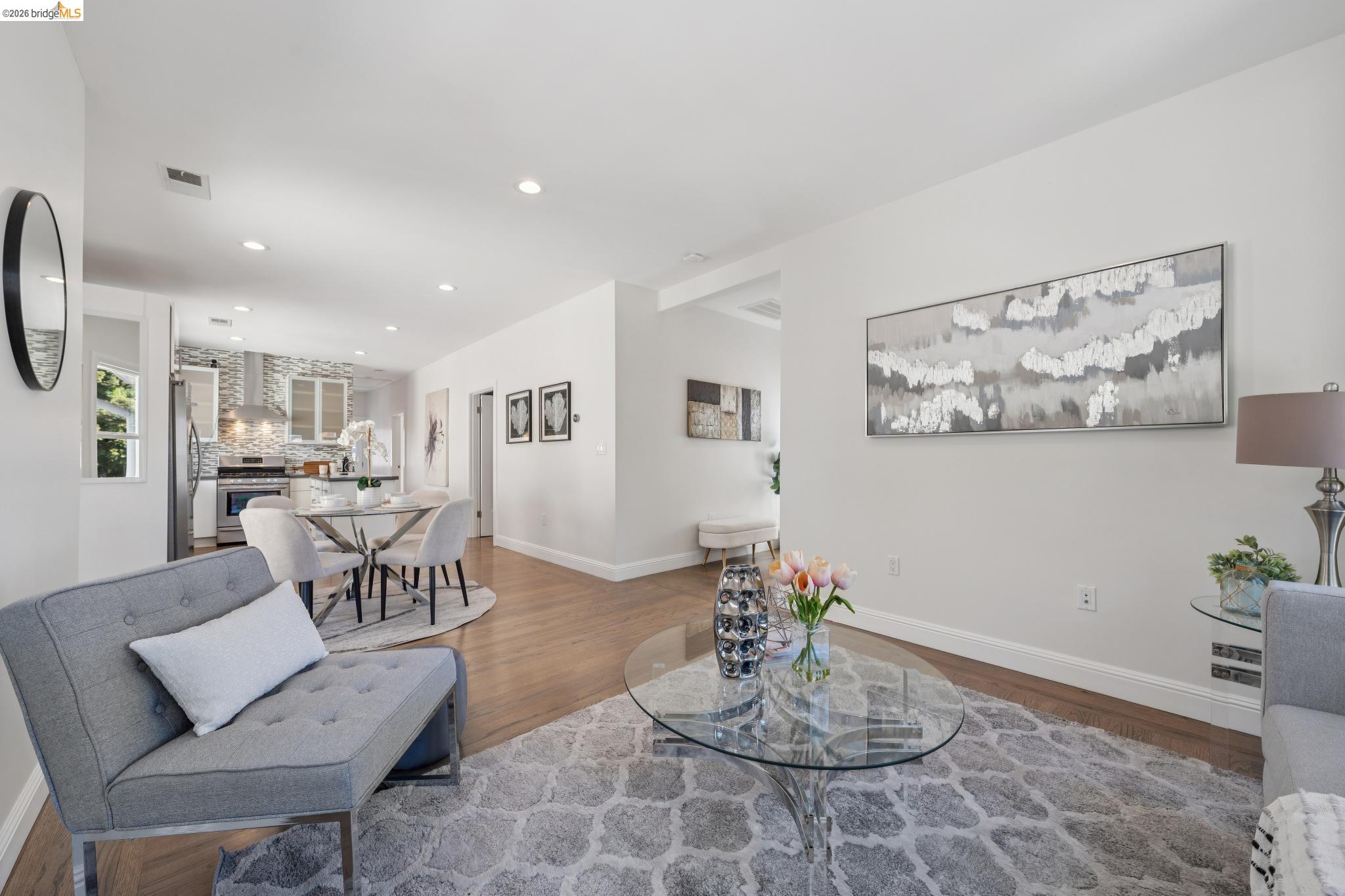 Detail Gallery Image 5 of 47 For 2012 Chestnut St, Oakland,  CA 94607 - 5 Beds | 4 Baths