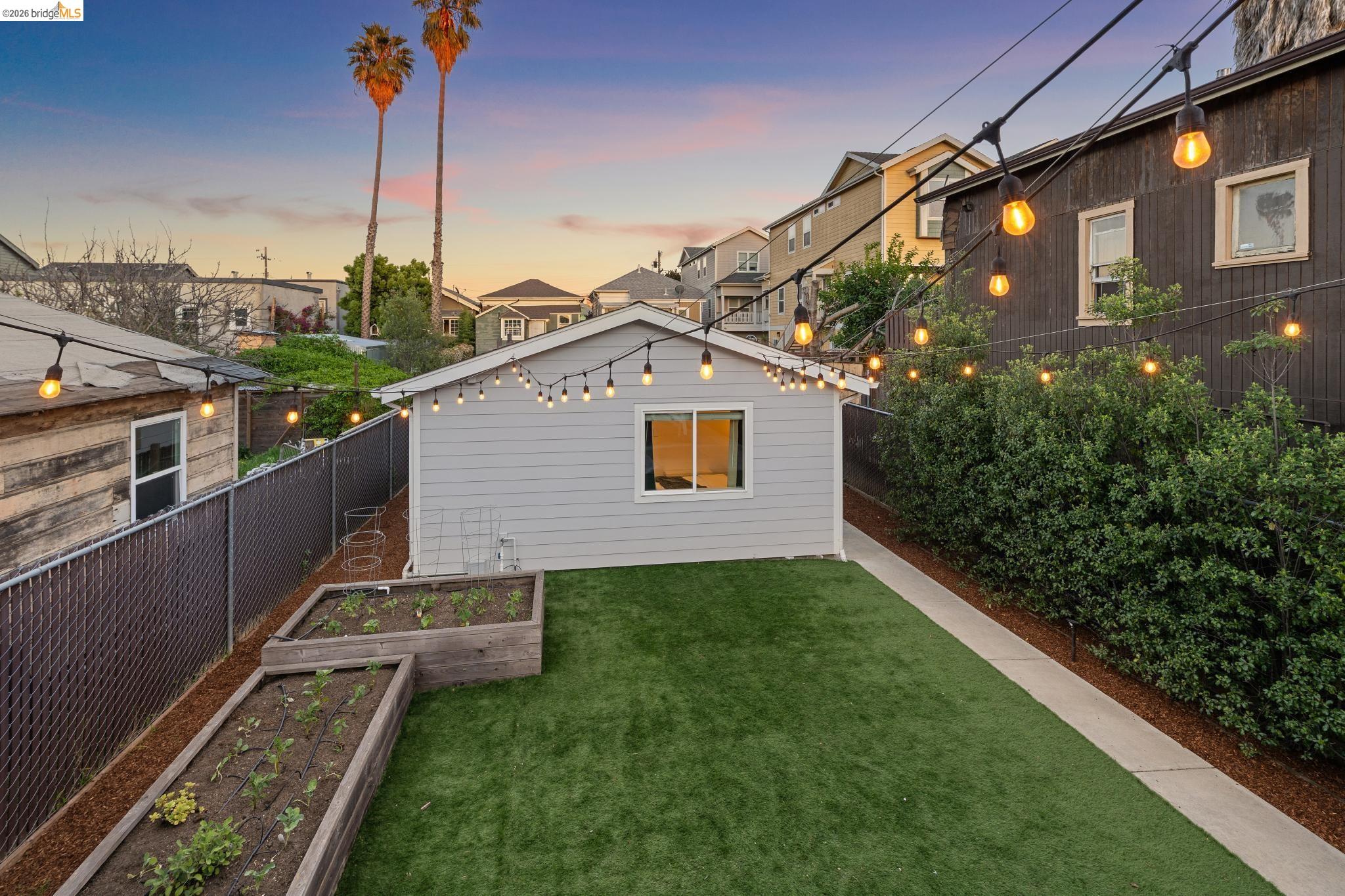 Detail Gallery Image 43 of 47 For 2012 Chestnut St, Oakland,  CA 94607 - 5 Beds | 4 Baths