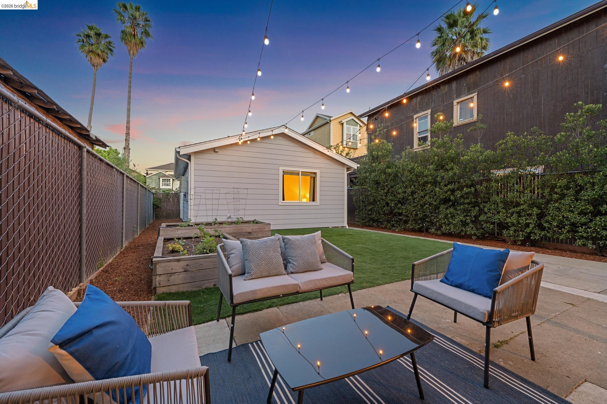 Detail Gallery Image 44 of 47 For 2012 Chestnut St, Oakland,  CA 94607 - 5 Beds | 4 Baths