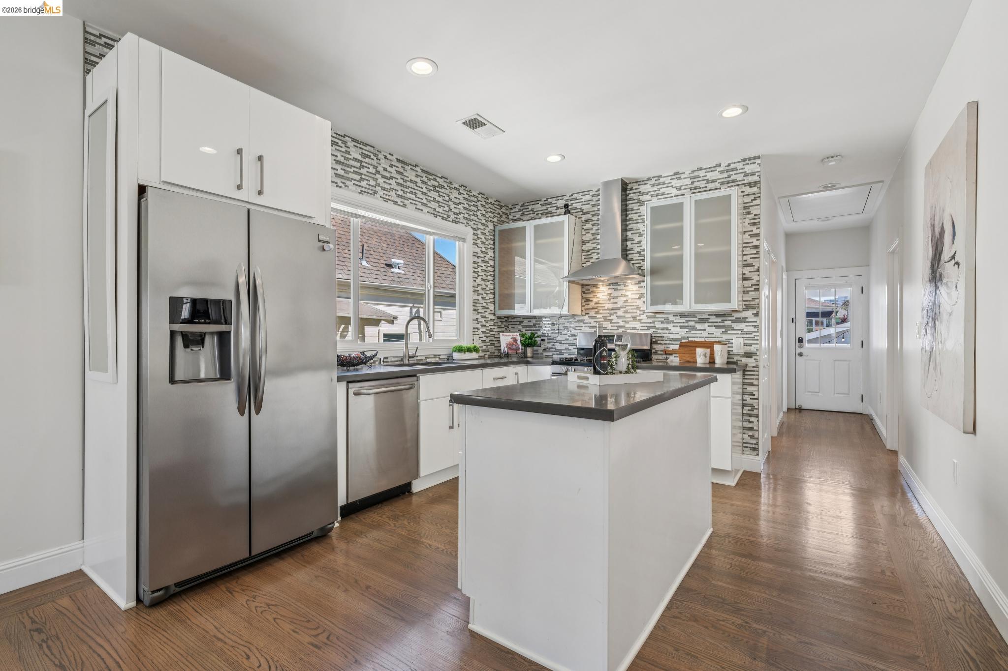 Detail Gallery Image 7 of 47 For 2012 Chestnut St, Oakland,  CA 94607 - 5 Beds | 4 Baths