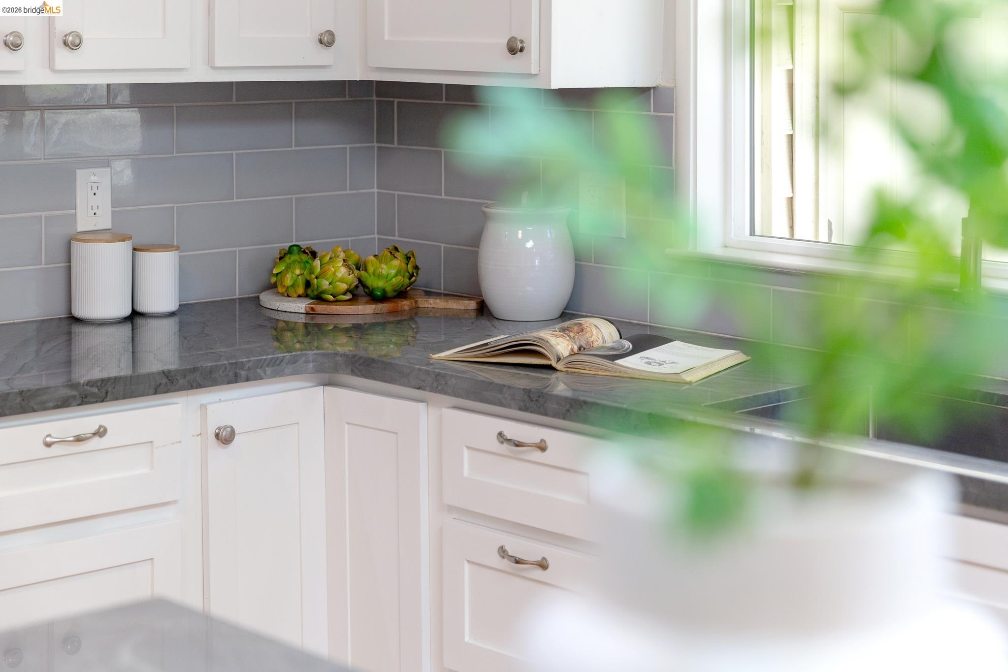 Detail Gallery Image 12 of 60 For 4451 Saint Andrews Rd, Oakland,  CA 94605 - 5 Beds | 3 Baths