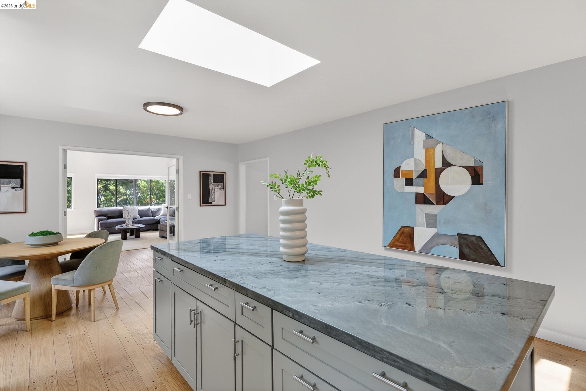 Detail Gallery Image 13 of 60 For 4451 Saint Andrews Rd, Oakland,  CA 94605 - 5 Beds | 3 Baths