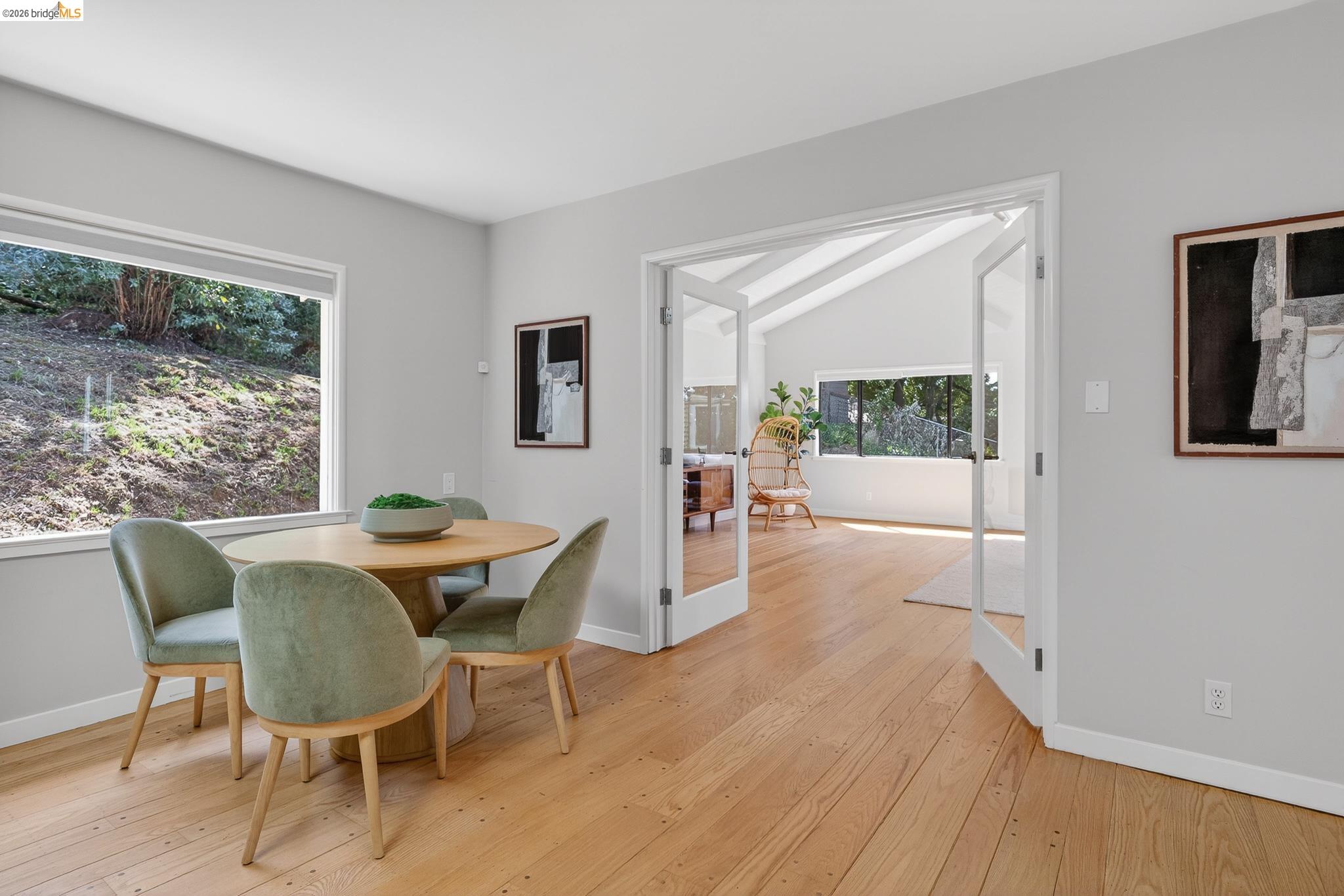 Detail Gallery Image 14 of 60 For 4451 Saint Andrews Rd, Oakland,  CA 94605 - 5 Beds | 3 Baths