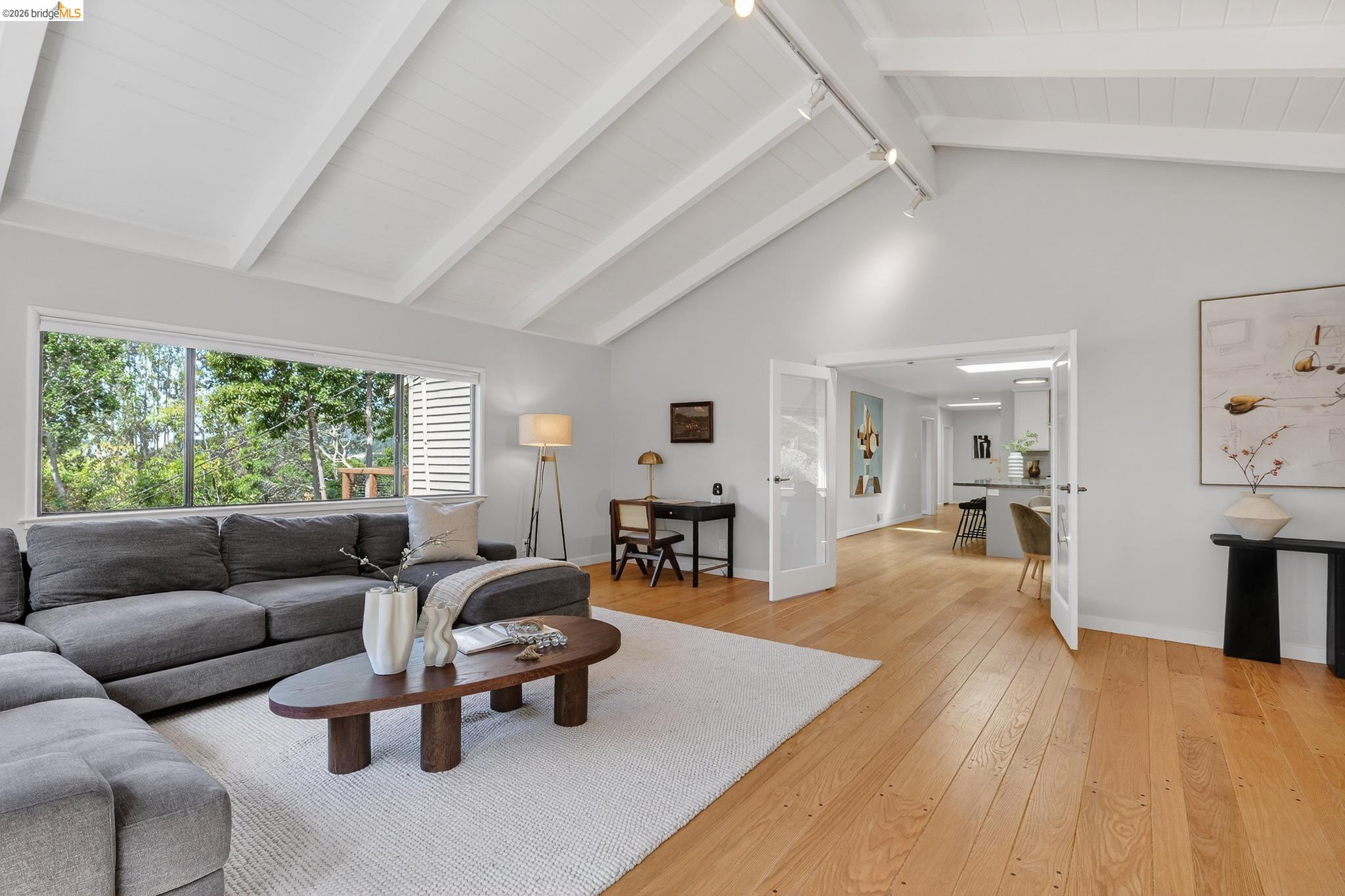 Detail Gallery Image 15 of 60 For 4451 Saint Andrews Rd, Oakland,  CA 94605 - 5 Beds | 3 Baths