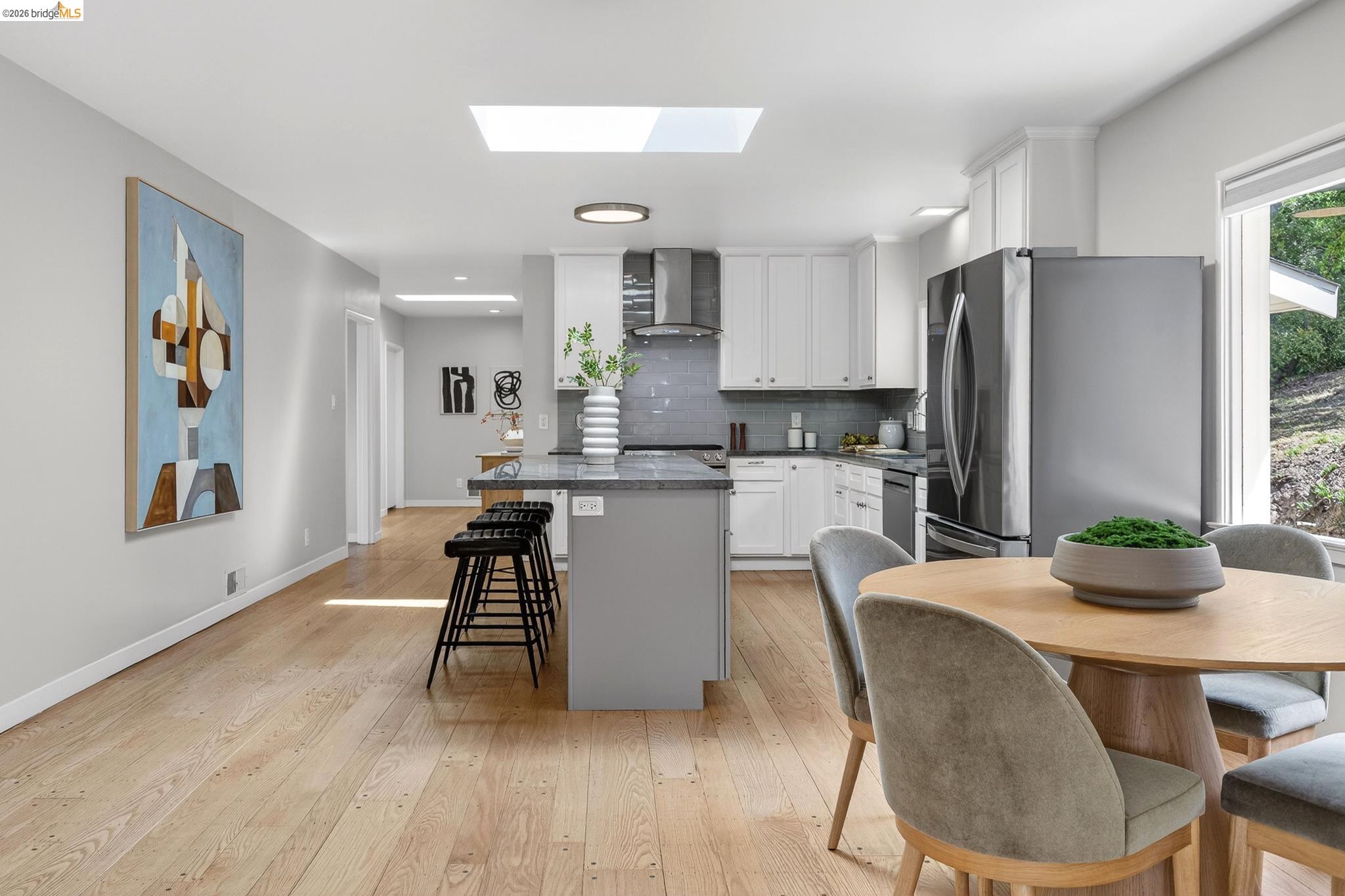 Detail Gallery Image 19 of 60 For 4451 Saint Andrews Rd, Oakland,  CA 94605 - 5 Beds | 3 Baths