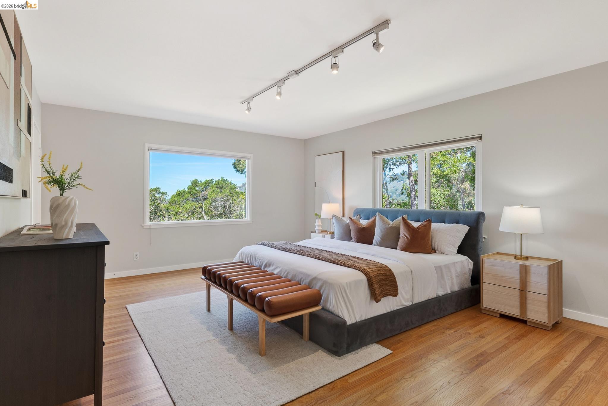 Detail Gallery Image 21 of 60 For 4451 Saint Andrews Rd, Oakland,  CA 94605 - 5 Beds | 3 Baths