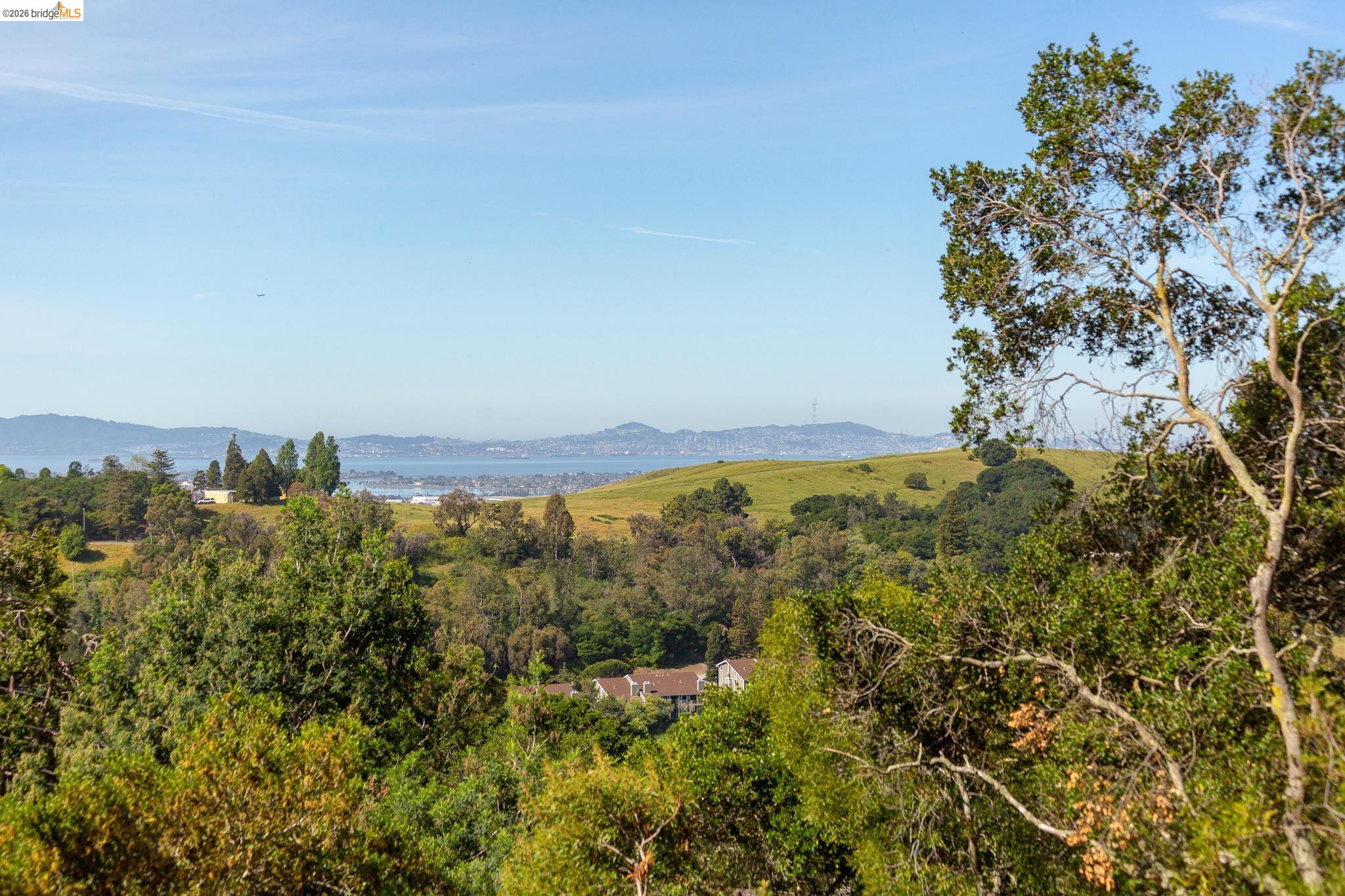 Detail Gallery Image 23 of 60 For 4451 Saint Andrews Rd, Oakland,  CA 94605 - 5 Beds | 3 Baths