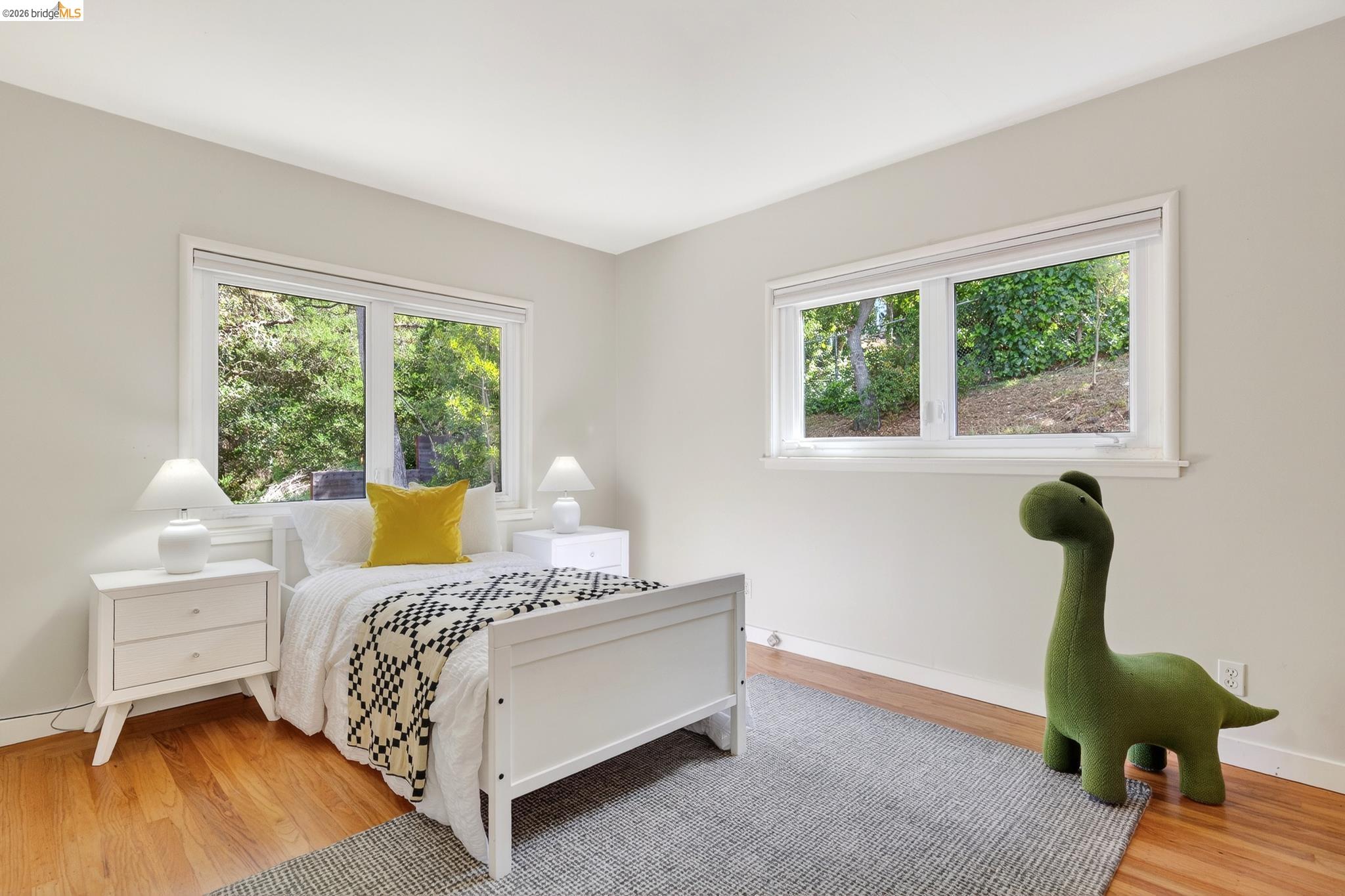 Detail Gallery Image 28 of 60 For 4451 Saint Andrews Rd, Oakland,  CA 94605 - 5 Beds | 3 Baths