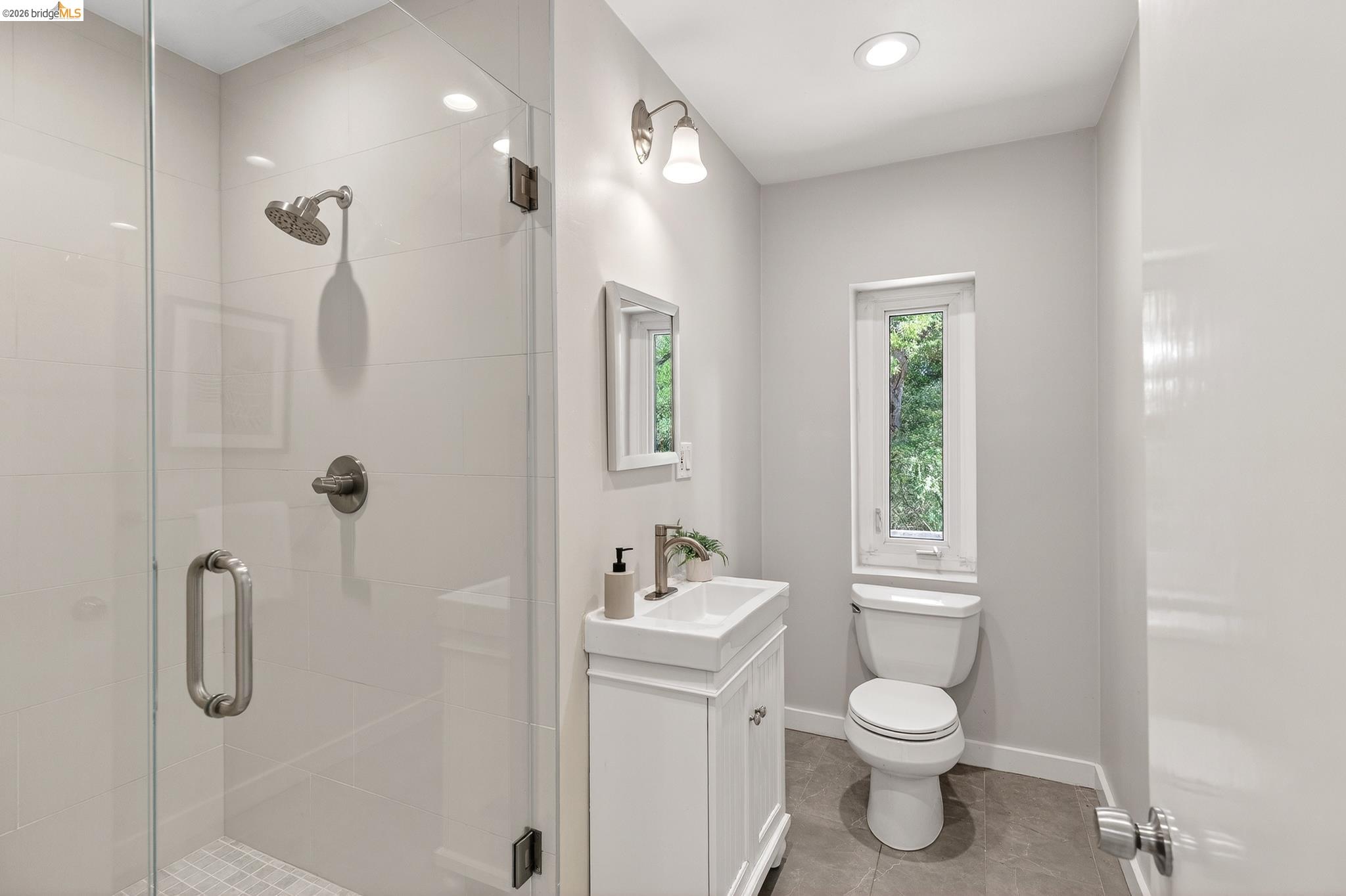 Detail Gallery Image 29 of 60 For 4451 Saint Andrews Rd, Oakland,  CA 94605 - 5 Beds | 3 Baths