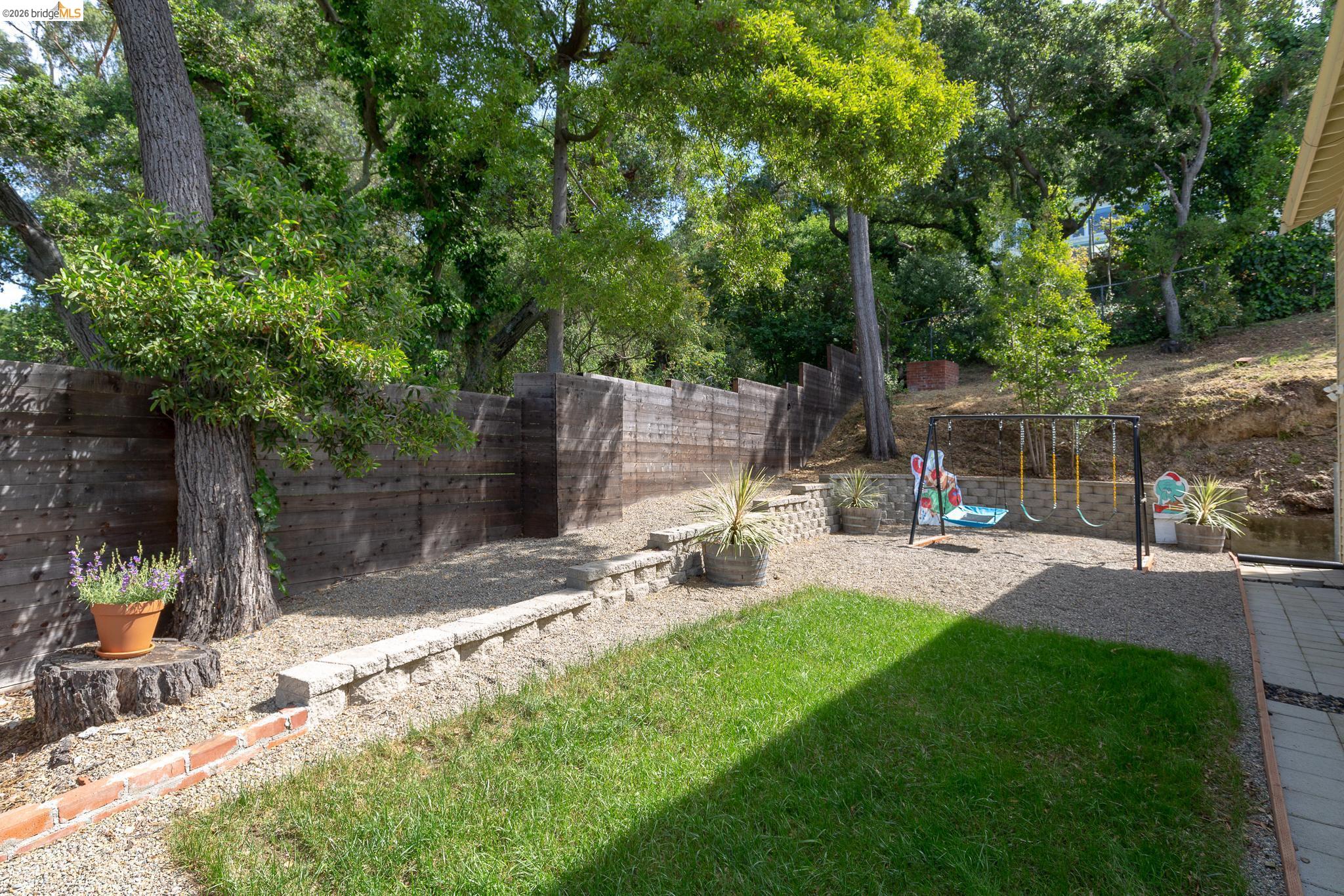 Detail Gallery Image 33 of 60 For 4451 Saint Andrews Rd, Oakland,  CA 94605 - 5 Beds | 3 Baths