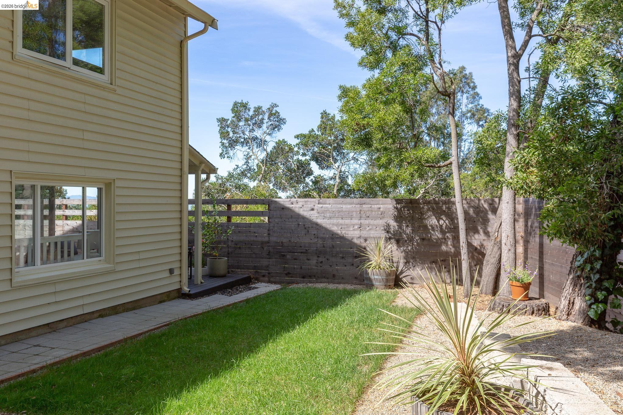 Detail Gallery Image 35 of 60 For 4451 Saint Andrews Rd, Oakland,  CA 94605 - 5 Beds | 3 Baths