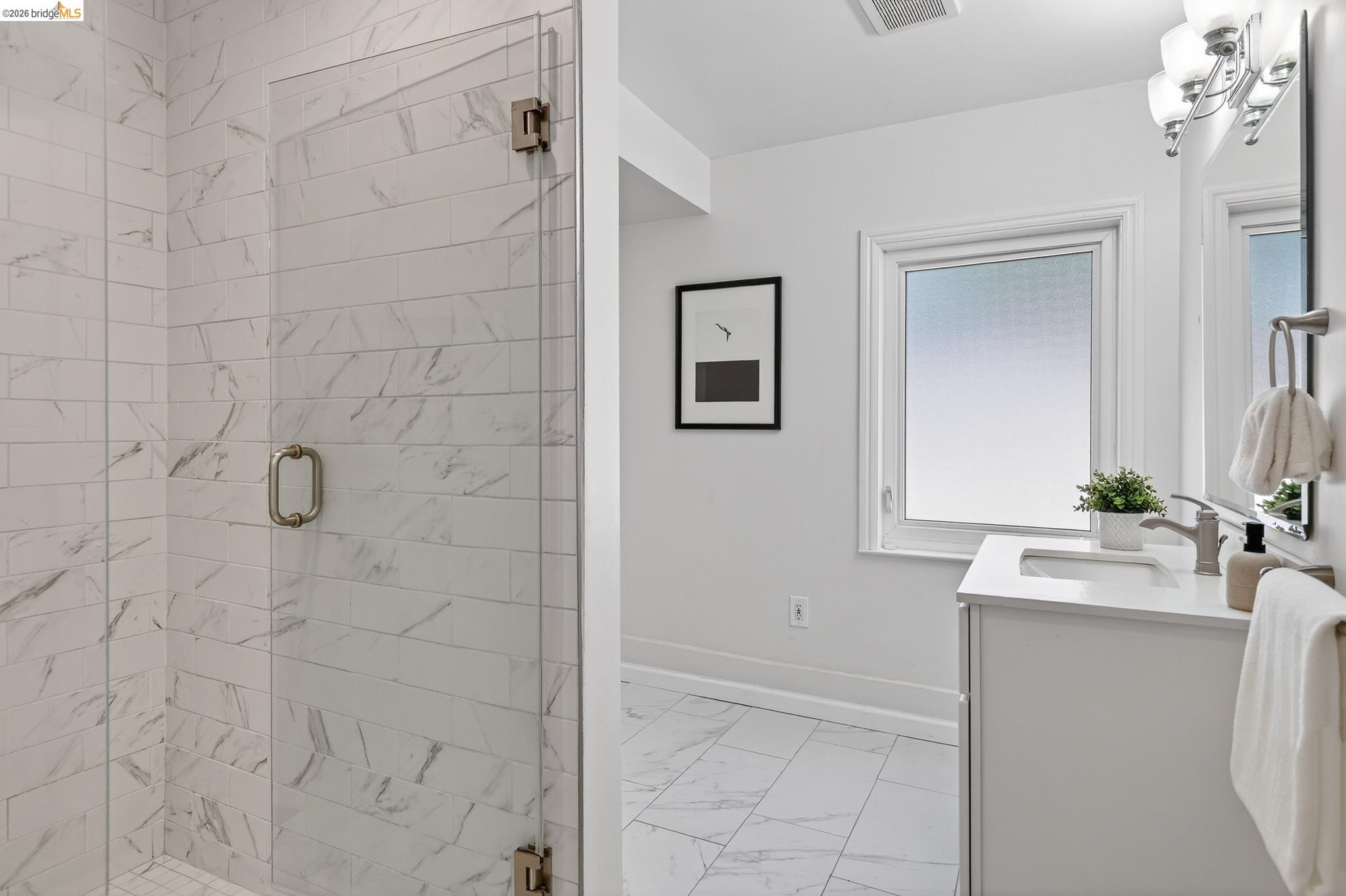 Detail Gallery Image 38 of 60 For 4451 Saint Andrews Rd, Oakland,  CA 94605 - 5 Beds | 3 Baths