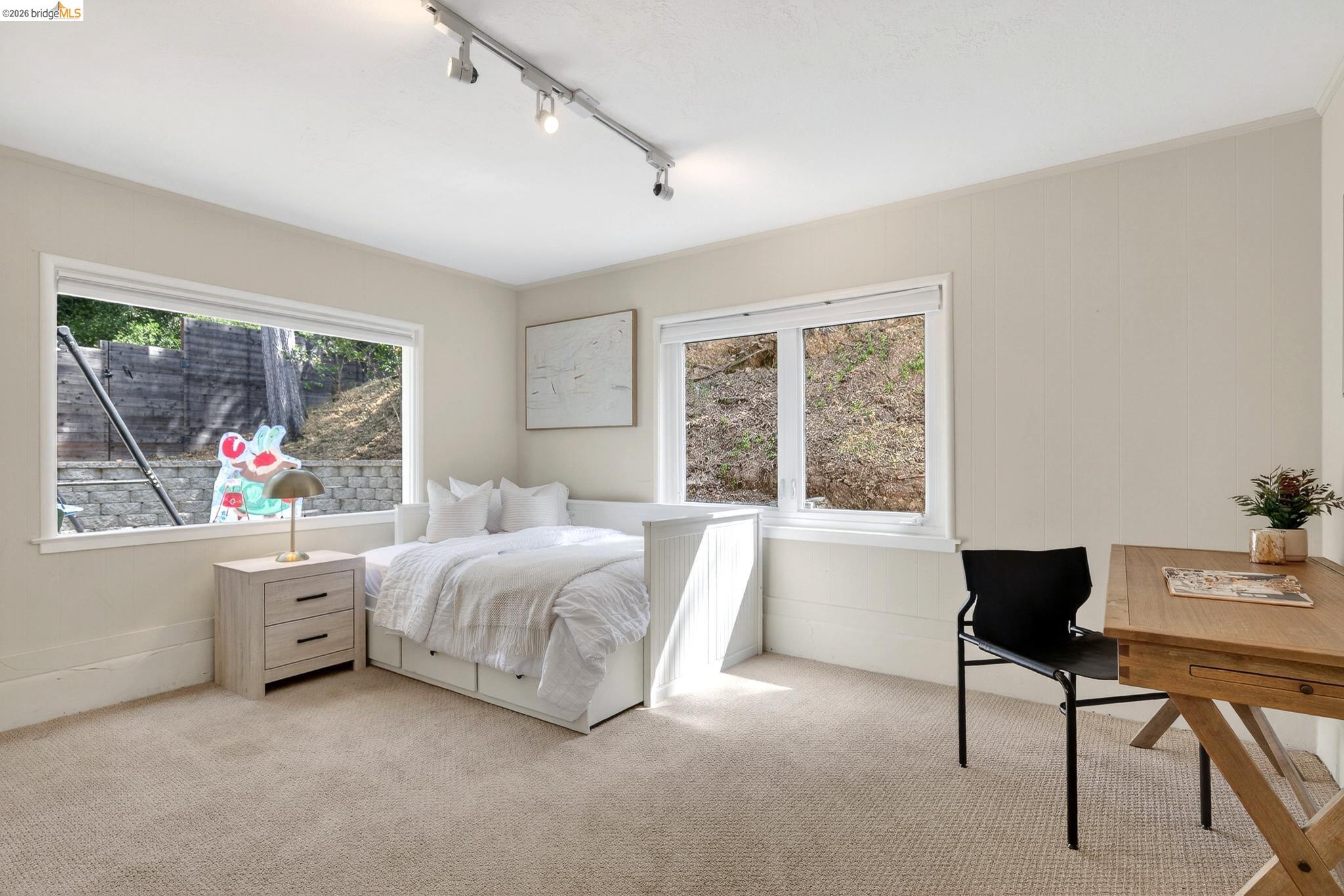 Detail Gallery Image 39 of 60 For 4451 Saint Andrews Rd, Oakland,  CA 94605 - 5 Beds | 3 Baths