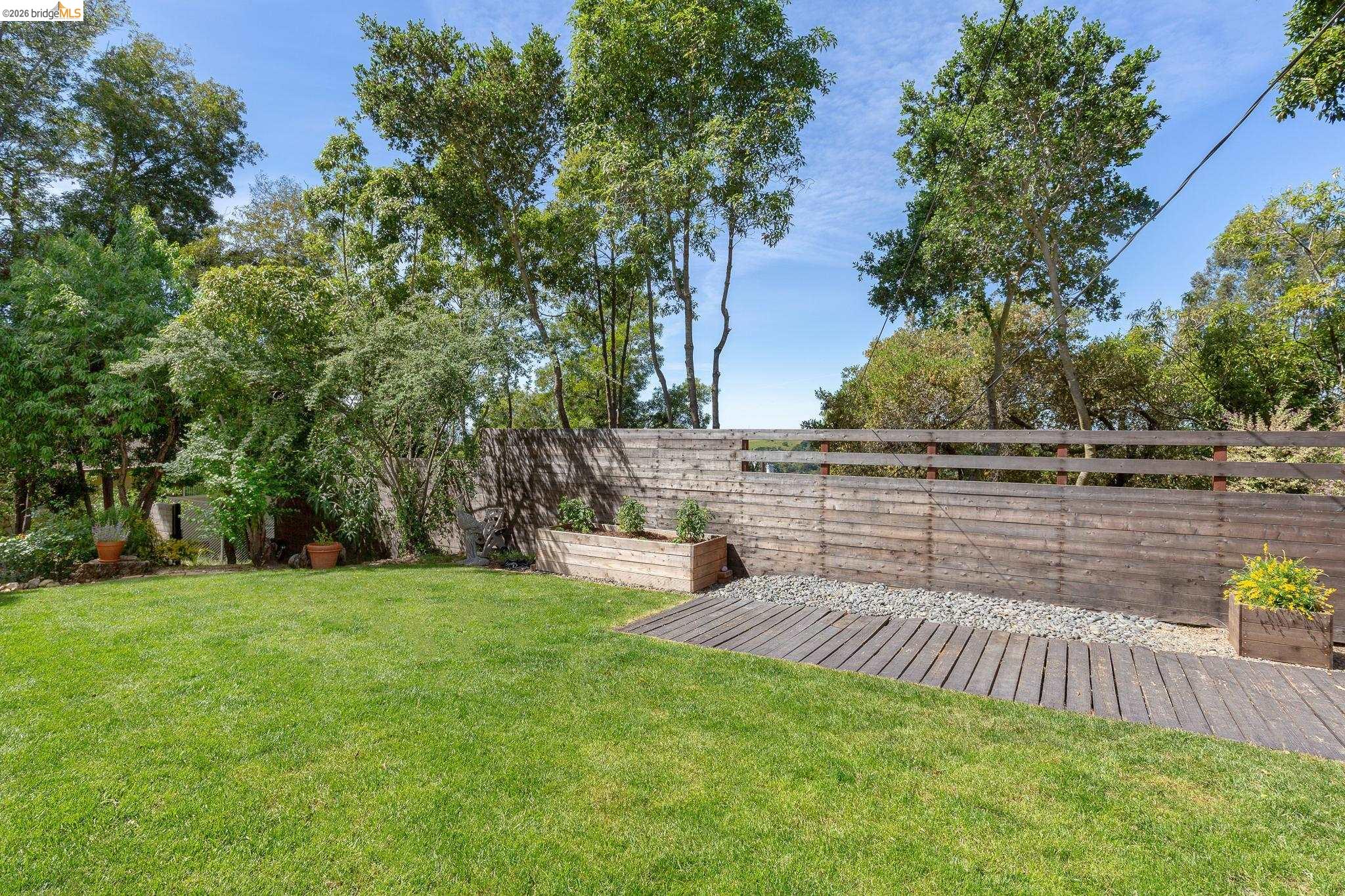 Detail Gallery Image 49 of 60 For 4451 Saint Andrews Rd, Oakland,  CA 94605 - 5 Beds | 3 Baths