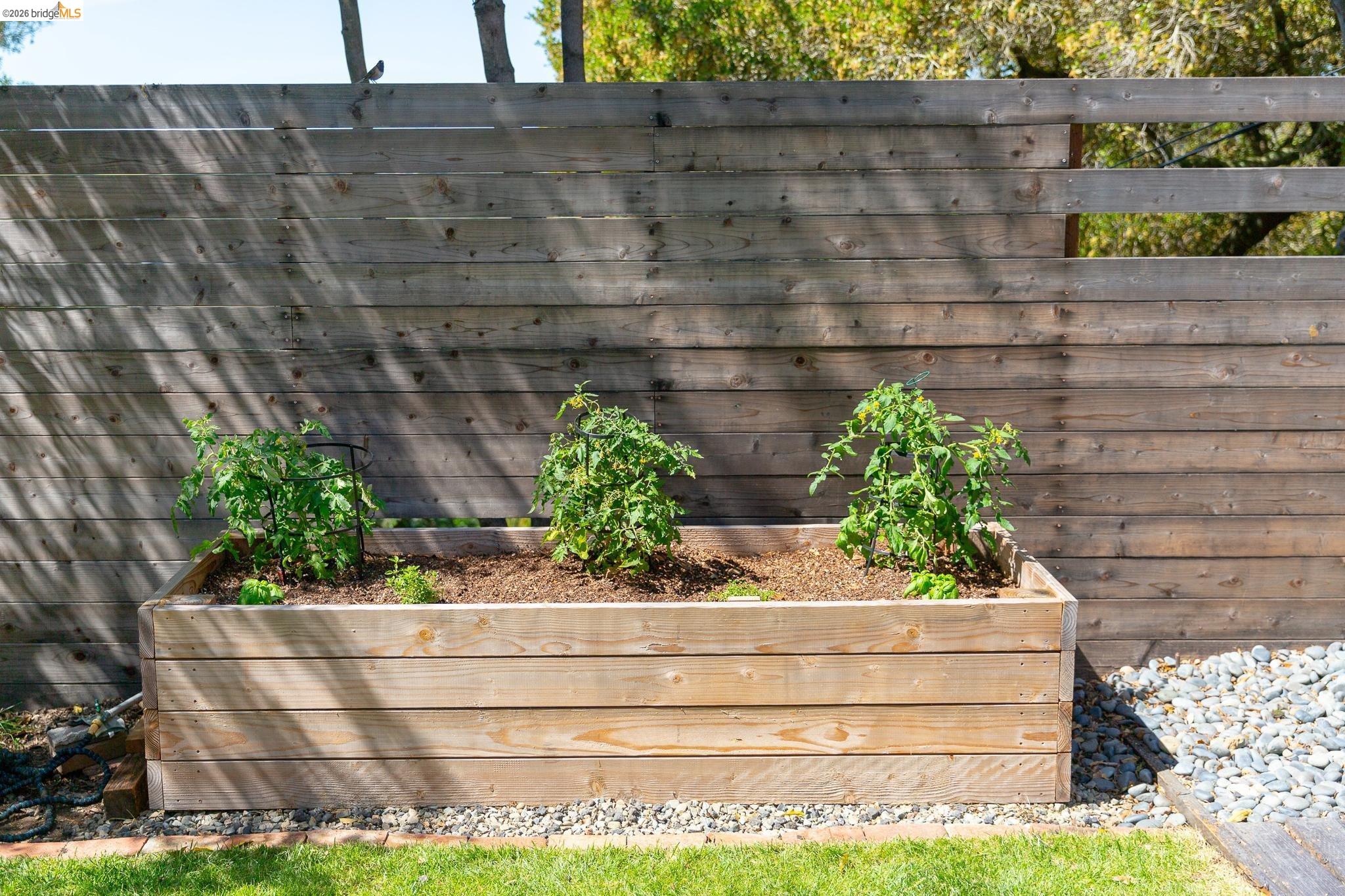 Detail Gallery Image 50 of 60 For 4451 Saint Andrews Rd, Oakland,  CA 94605 - 5 Beds | 3 Baths