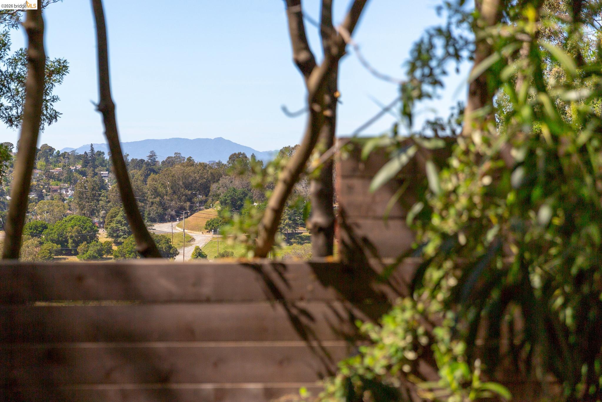 Detail Gallery Image 52 of 60 For 4451 Saint Andrews Rd, Oakland,  CA 94605 - 5 Beds | 3 Baths