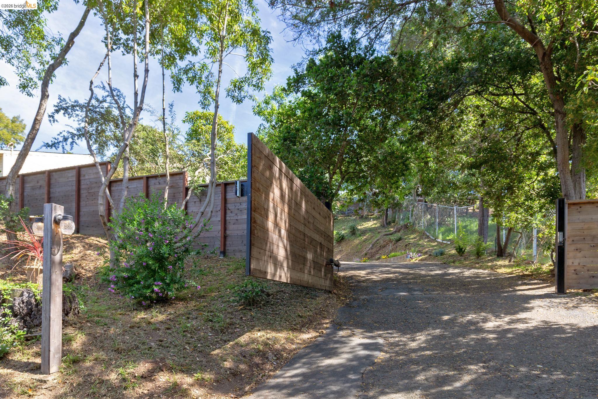 Detail Gallery Image 56 of 60 For 4451 Saint Andrews Rd, Oakland,  CA 94605 - 5 Beds | 3 Baths