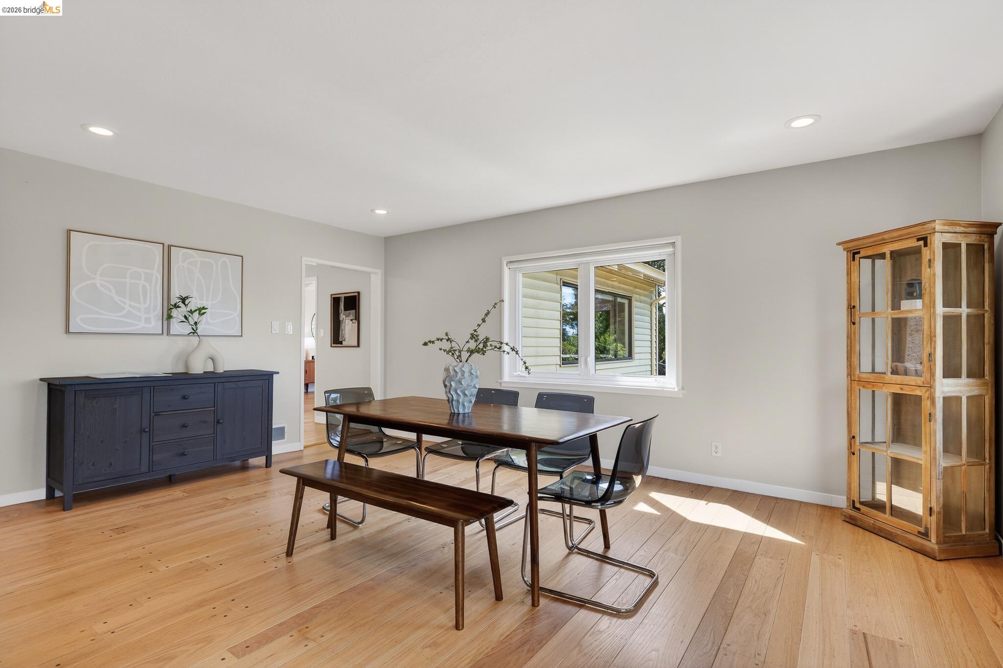 Detail Gallery Image 8 of 60 For 4451 Saint Andrews Rd, Oakland,  CA 94605 - 5 Beds | 3 Baths