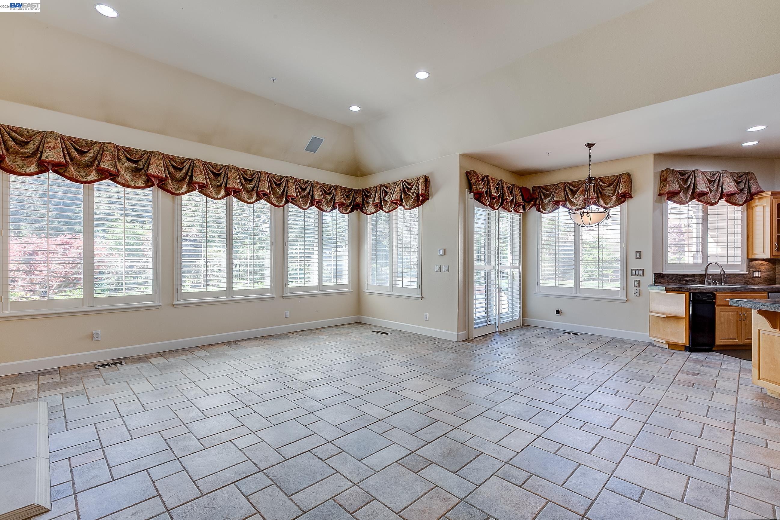 Detail Gallery Image 31 of 60 For 2779 E Ruby Hill Dr, Pleasanton,  CA 94566 - 4 Beds | 4/1 Baths
