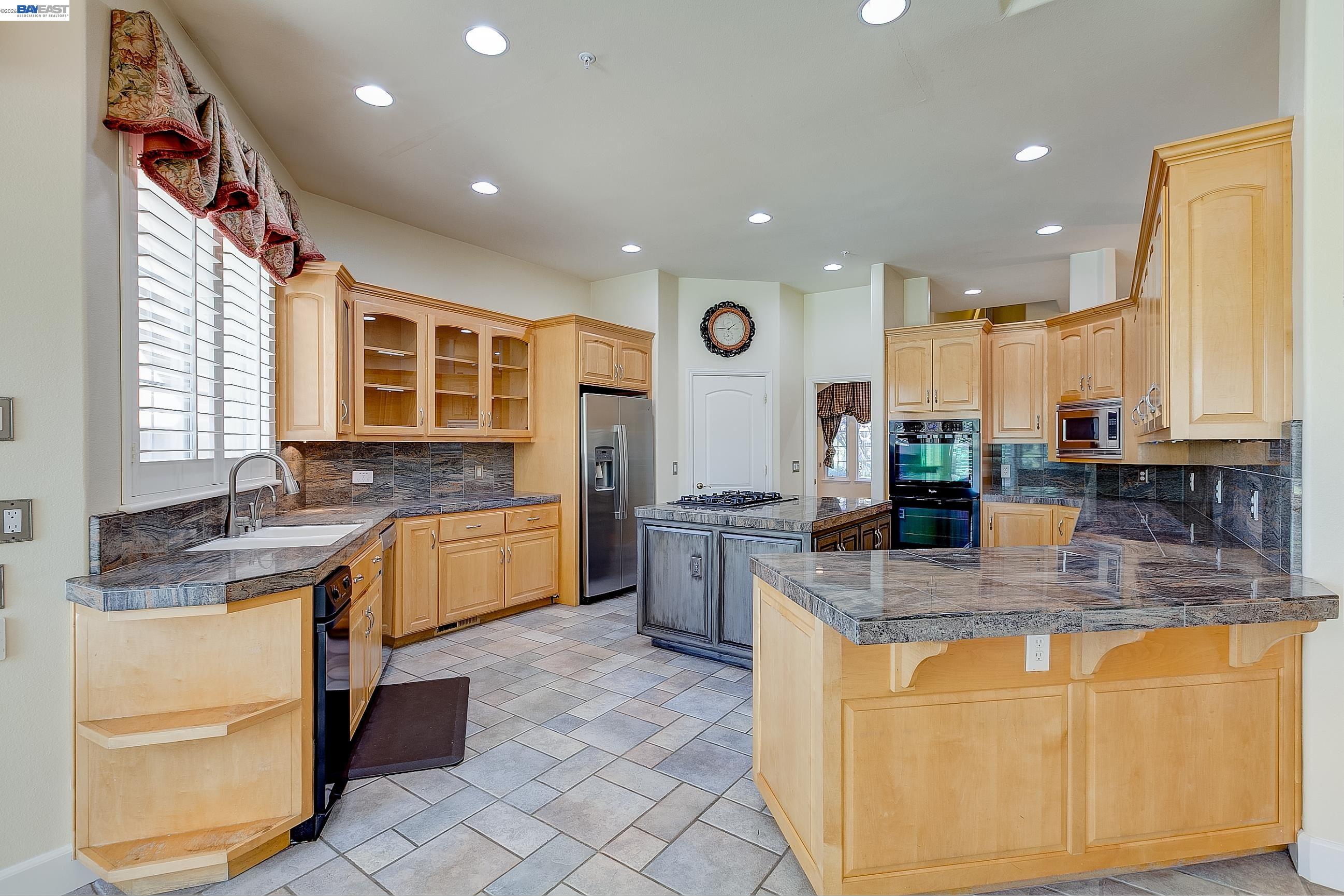 Detail Gallery Image 33 of 60 For 2779 E Ruby Hill Dr, Pleasanton,  CA 94566 - 4 Beds | 4/1 Baths