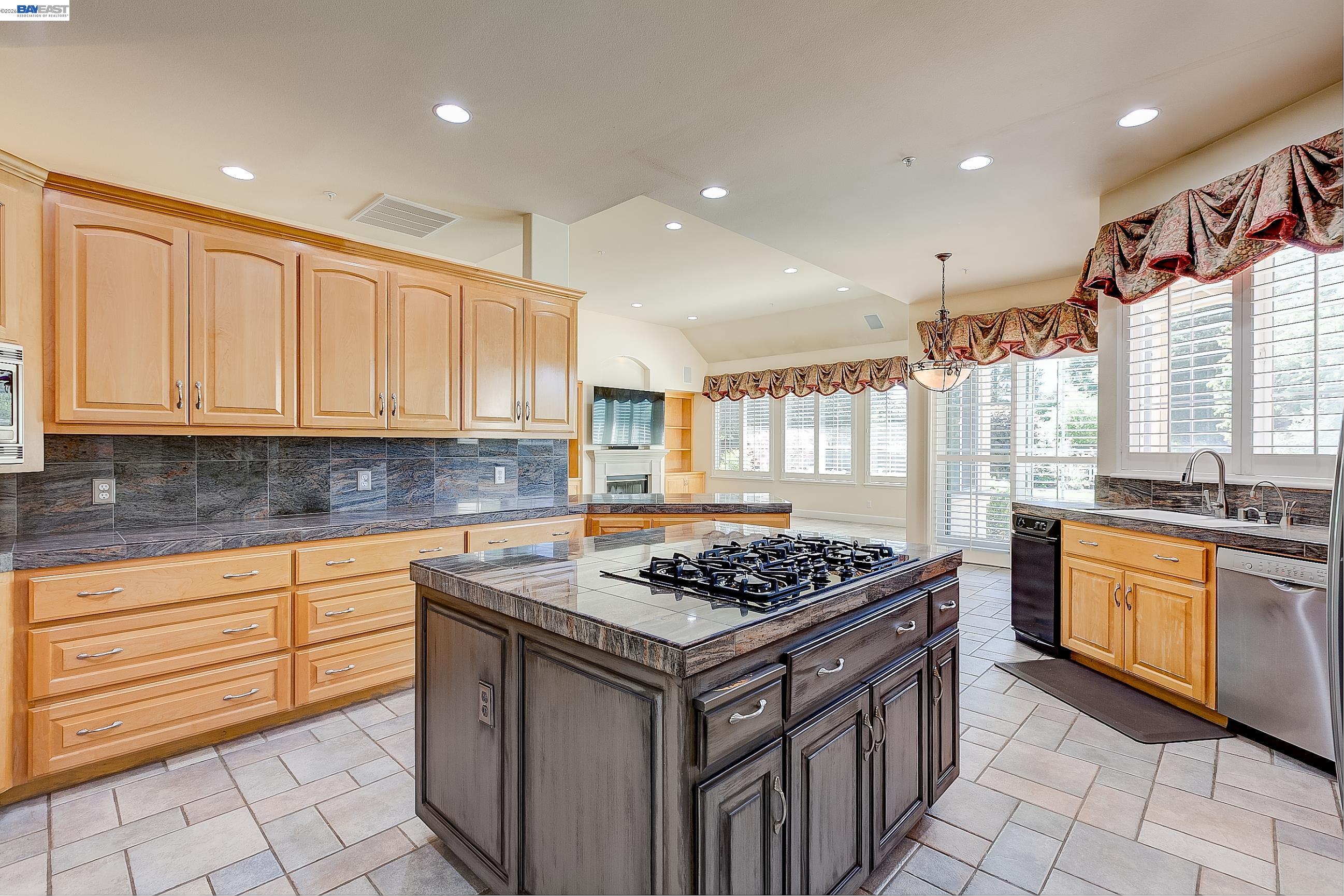 Detail Gallery Image 36 of 60 For 2779 E Ruby Hill Dr, Pleasanton,  CA 94566 - 4 Beds | 4/1 Baths
